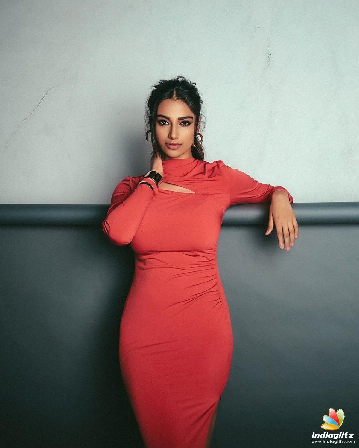 1200x1499 Meenakshi Chaudhary Photo