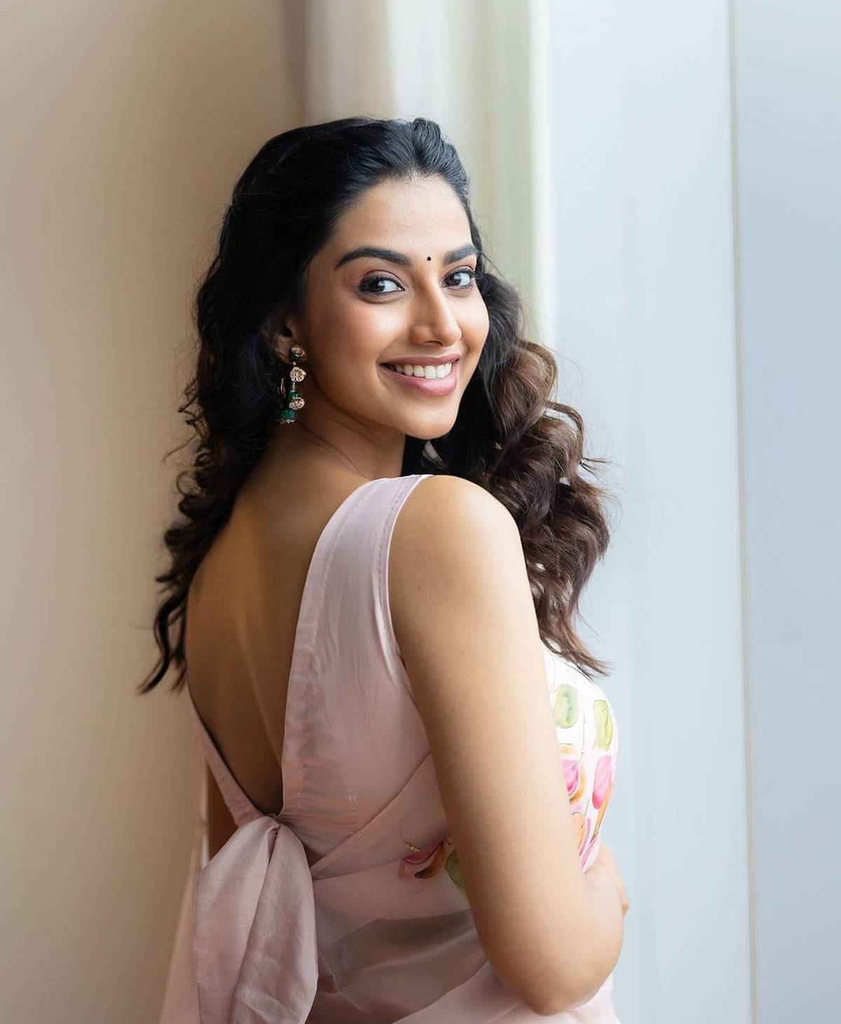 1200x1461 Meenakshi Chaudhary opposite Dulquer