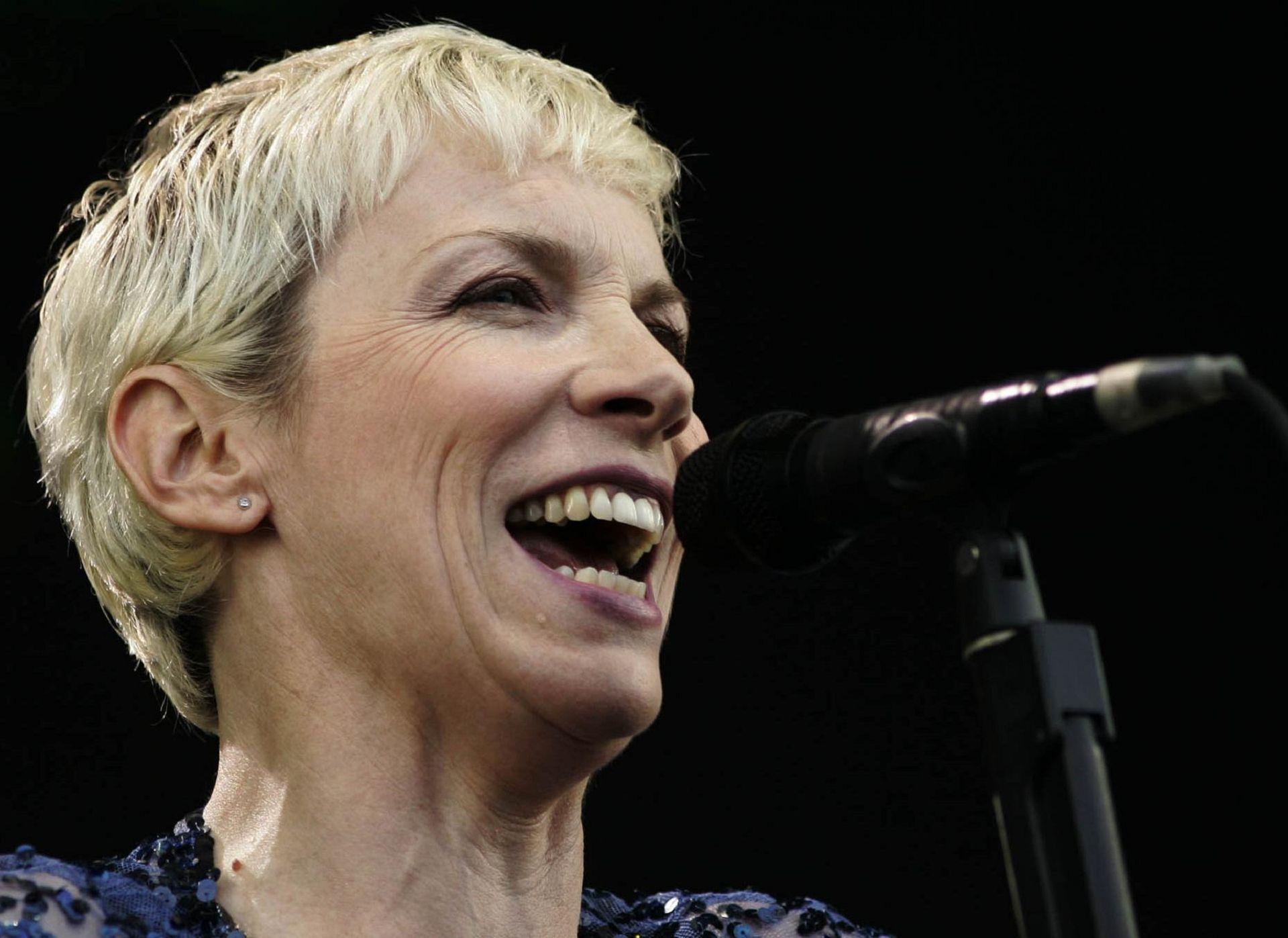 1920x1397 Annie Lennox Background