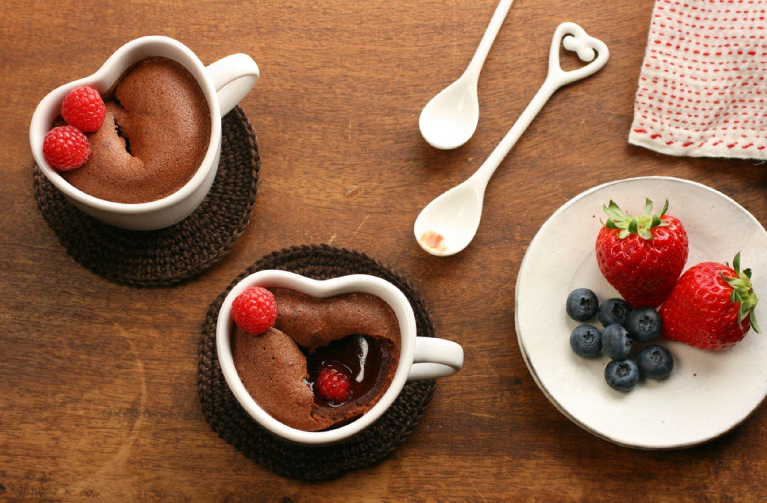 2500x1642 Melting Hot Chocolate In The Hearts Wallpaper