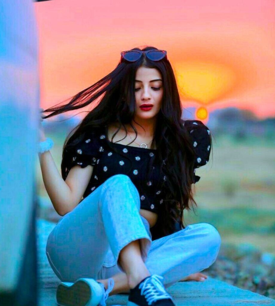 920x1024 Attitude Girl DP for WhatsApp, FB &