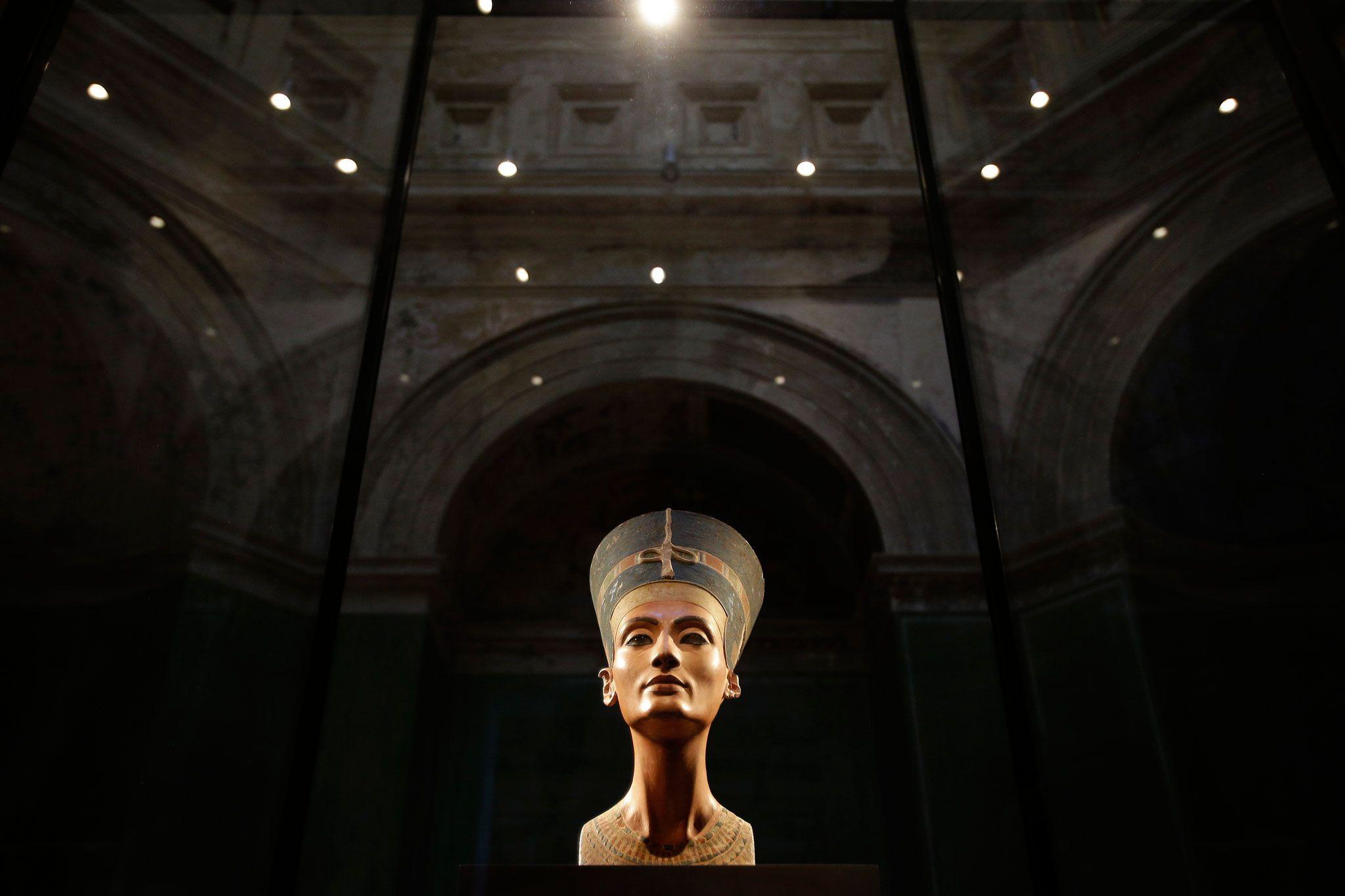 2048x1365 Desperately Seeking Queen Nefertiti