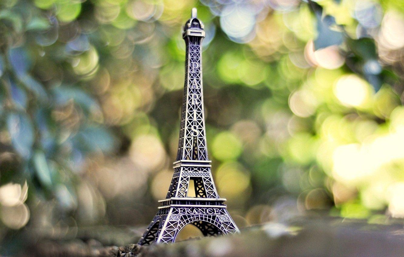 1332x850 Wallpaper greens, France, Paris, blur, figurine, Eiffel