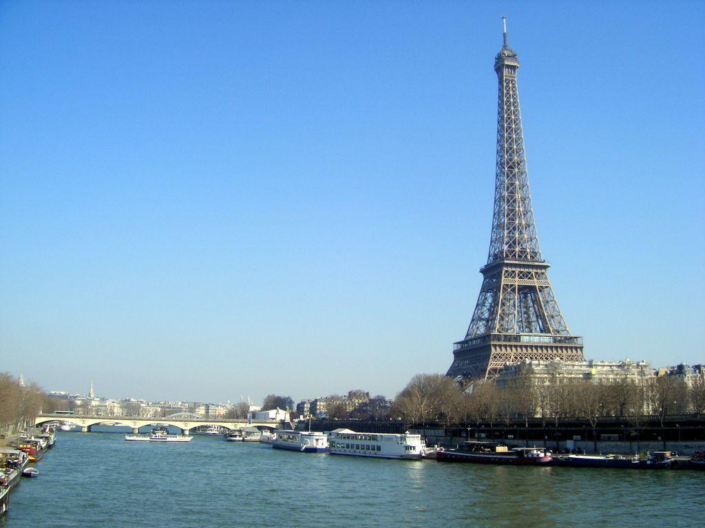 1024x768 Tour Eiffel et La Seine HD Wallpaper. Wide Screen Wallpaper