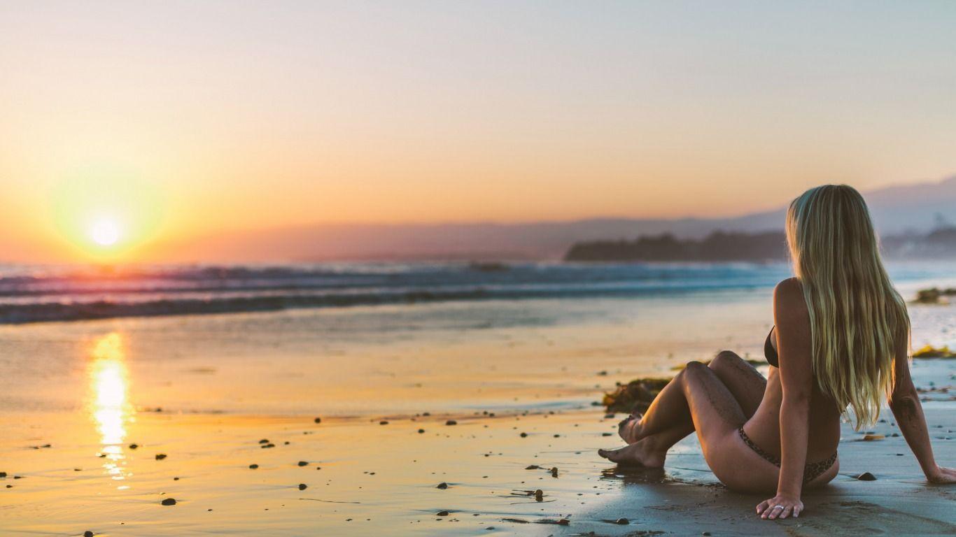 1366x768 Download Wallpaper sand, sea, wave, beach, swimsuit, girl, the sun, sunset, coast, horizon, blonde, Hawaii, surf, Hawaii, The H. Sunset, Surfing, Island wallpaper