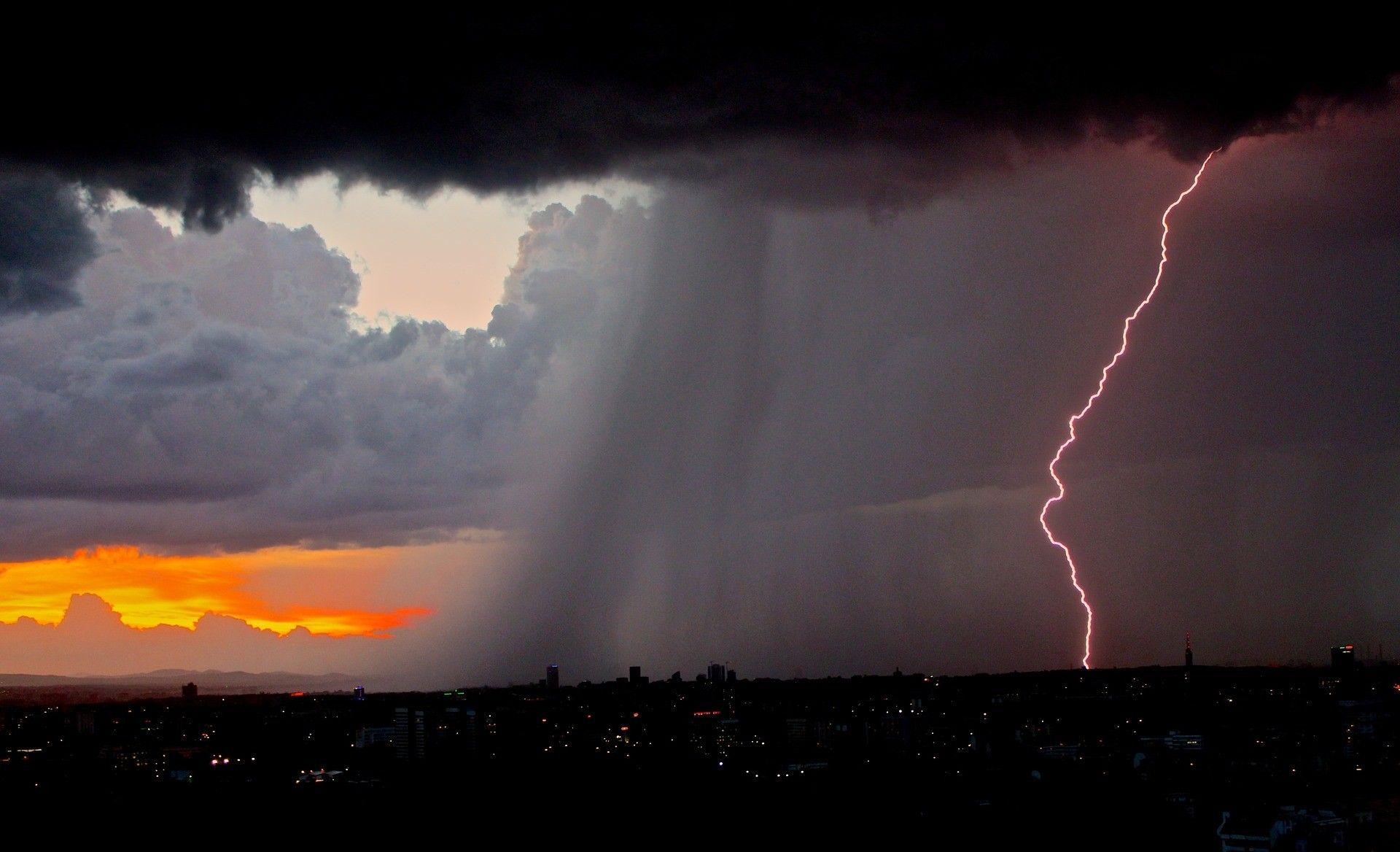 1920x1168 Nature: Lightning Bolt Strike Sky Flash Thunderstorm Nature