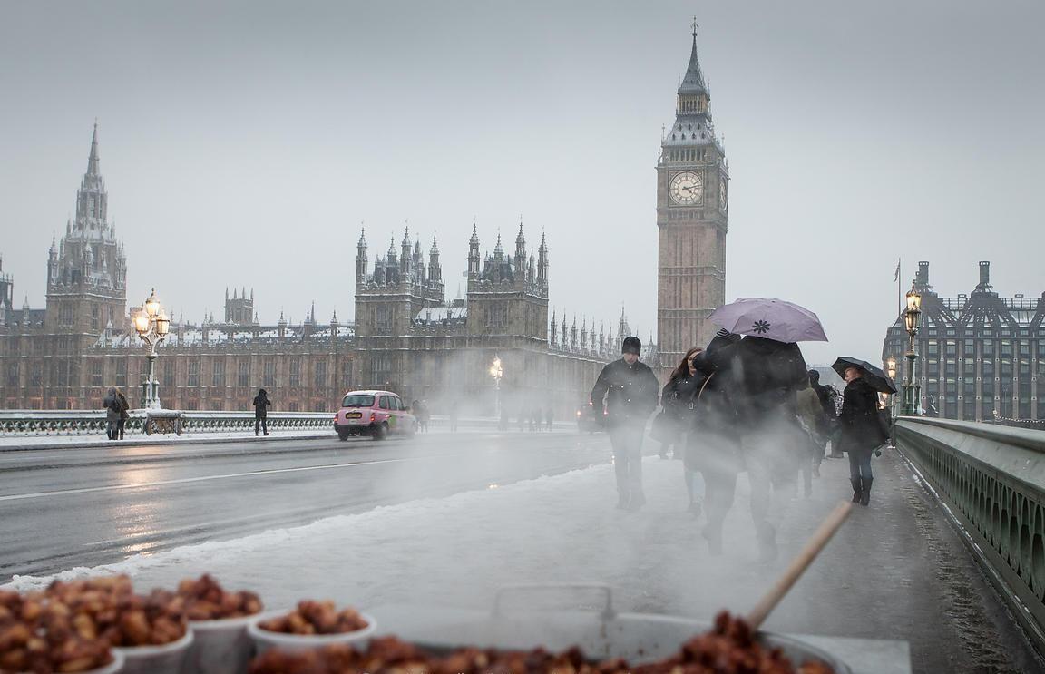1152x743 London Peanut seller in winter Desktop Wallpaperk HD