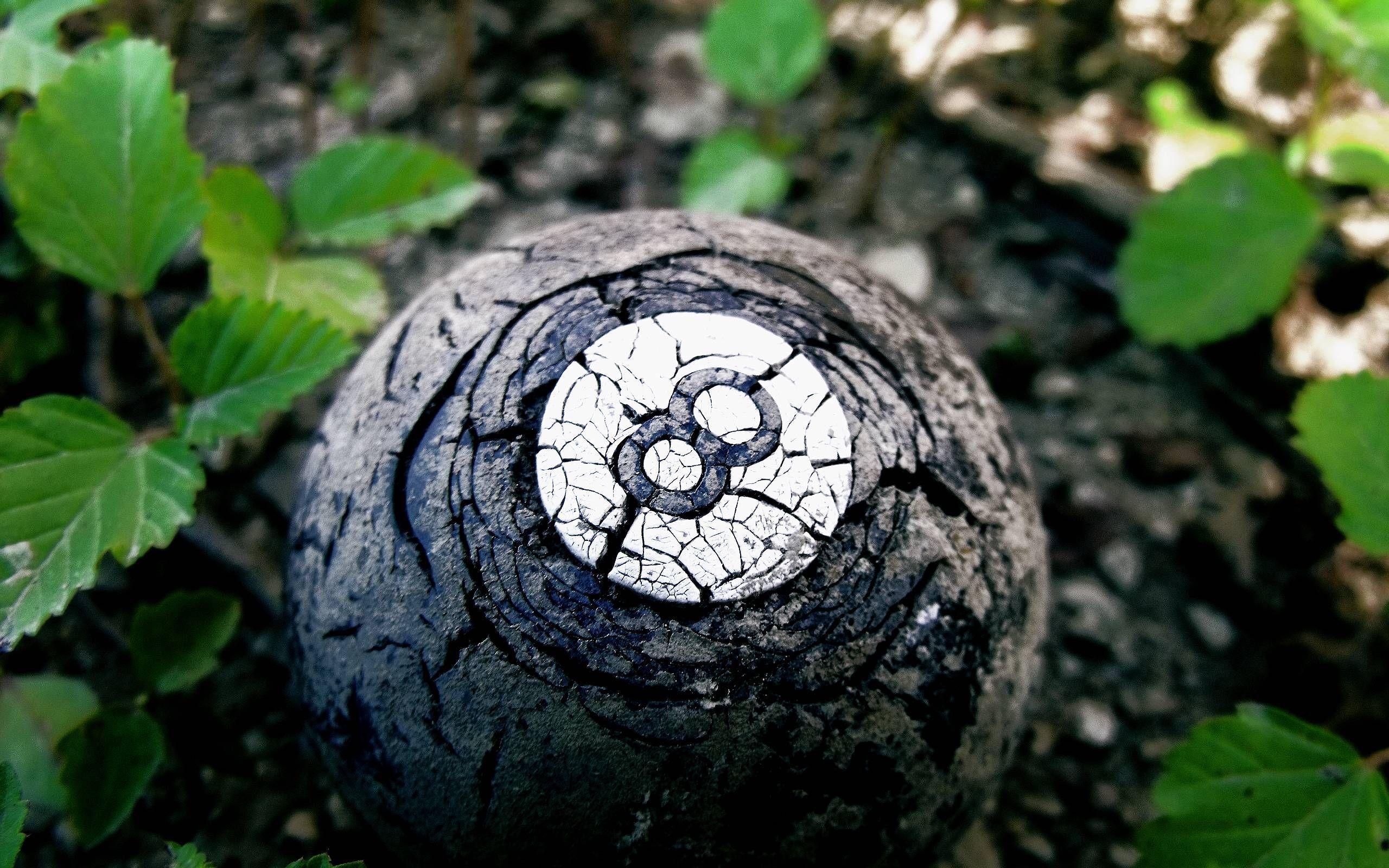 2560x1600 Ball Wallpaper. Coins. Christmas bulbs