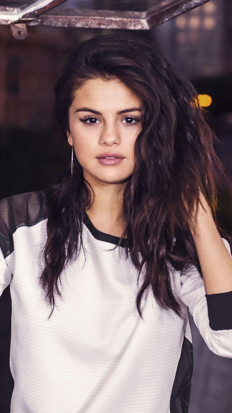 Selena Gomez Iphone Wallpapers Top Free Selena Gomez Iphone Backgrounds Wallpaperaccess