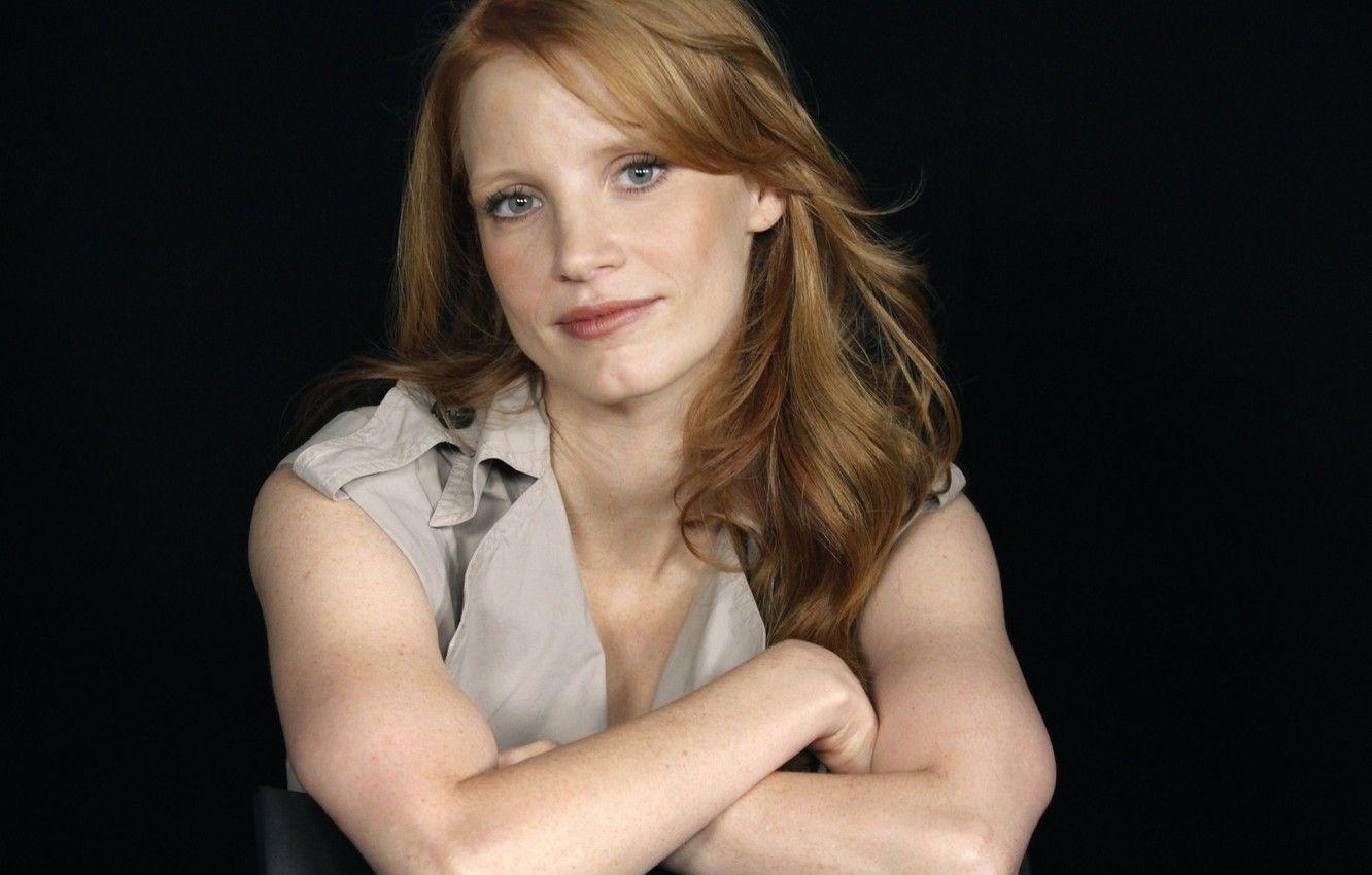 1332x850 Wallpaper look, pose, actress, background black, look, pose