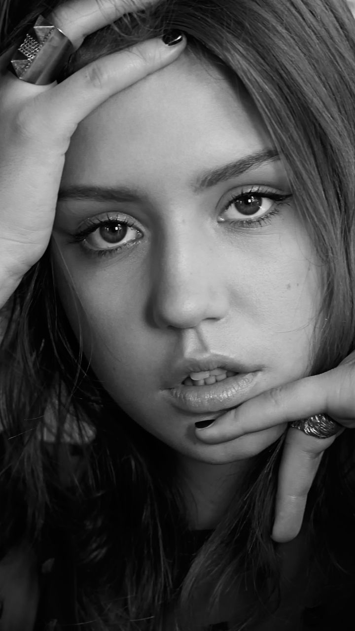 720x1280 Adele Exarchopoulos Phone Wallpaper