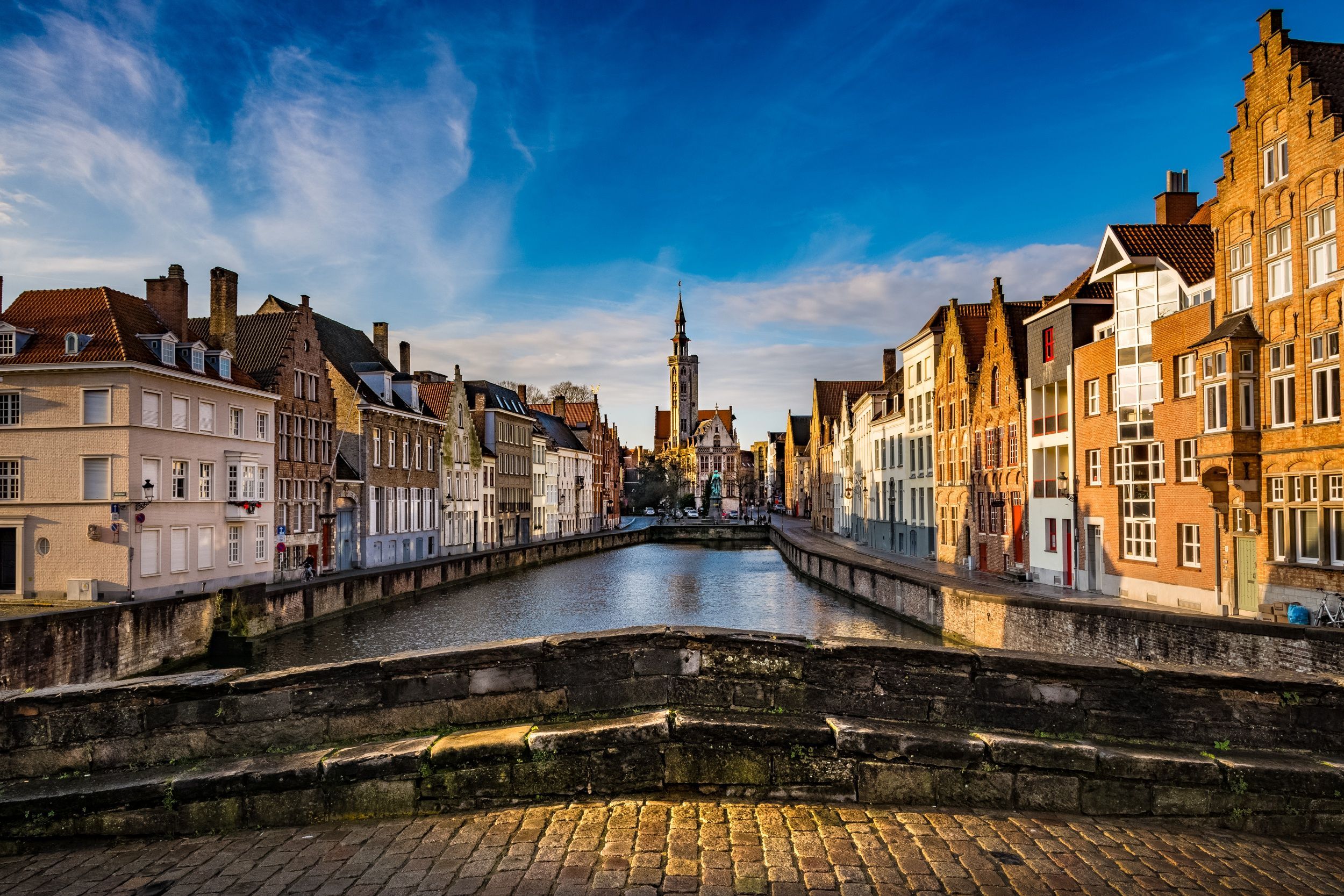 2500x1667 Wallpaper bridge, building, channel
