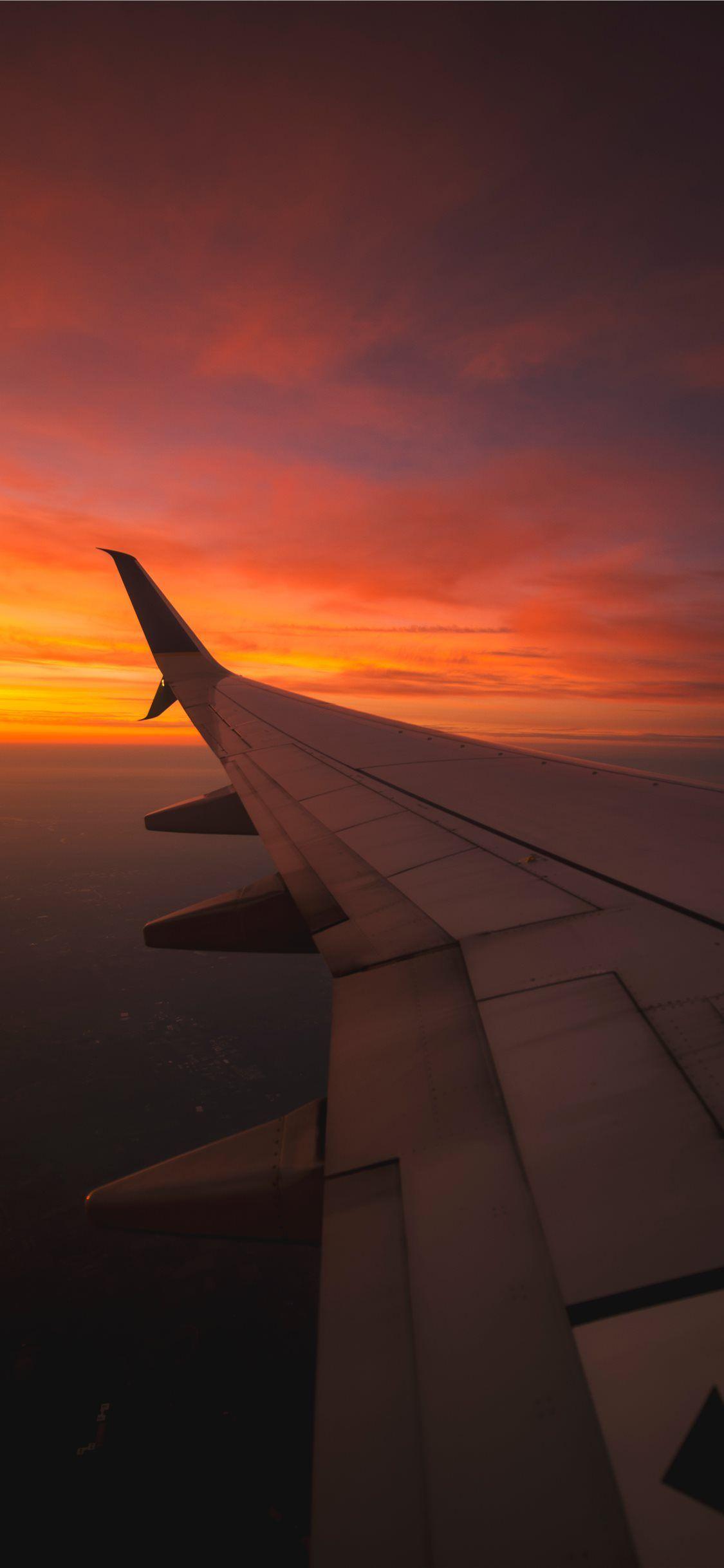 1125x2436 Airplane Wallpaper