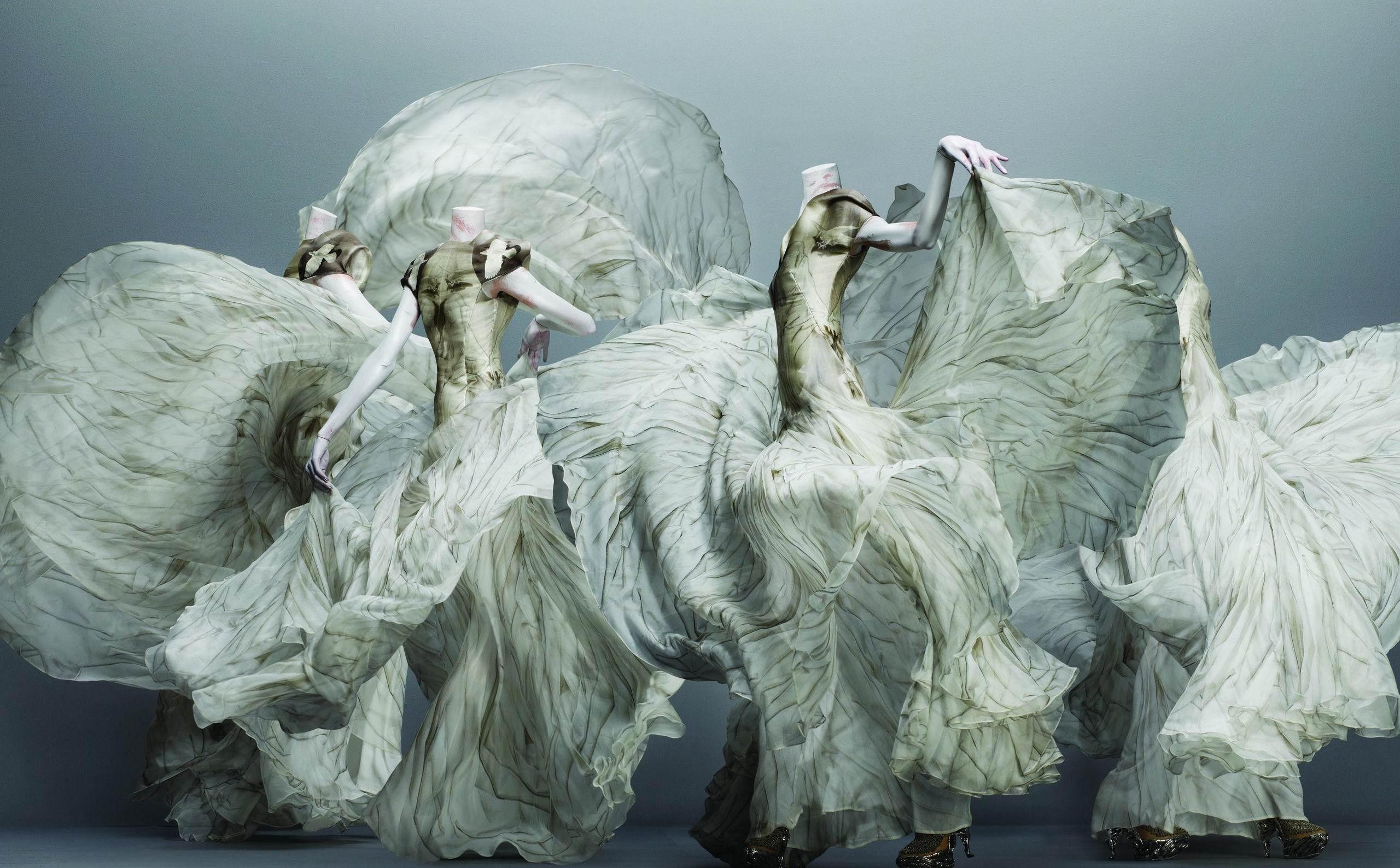 2560x1588 Alexander McQueen Wallpaper