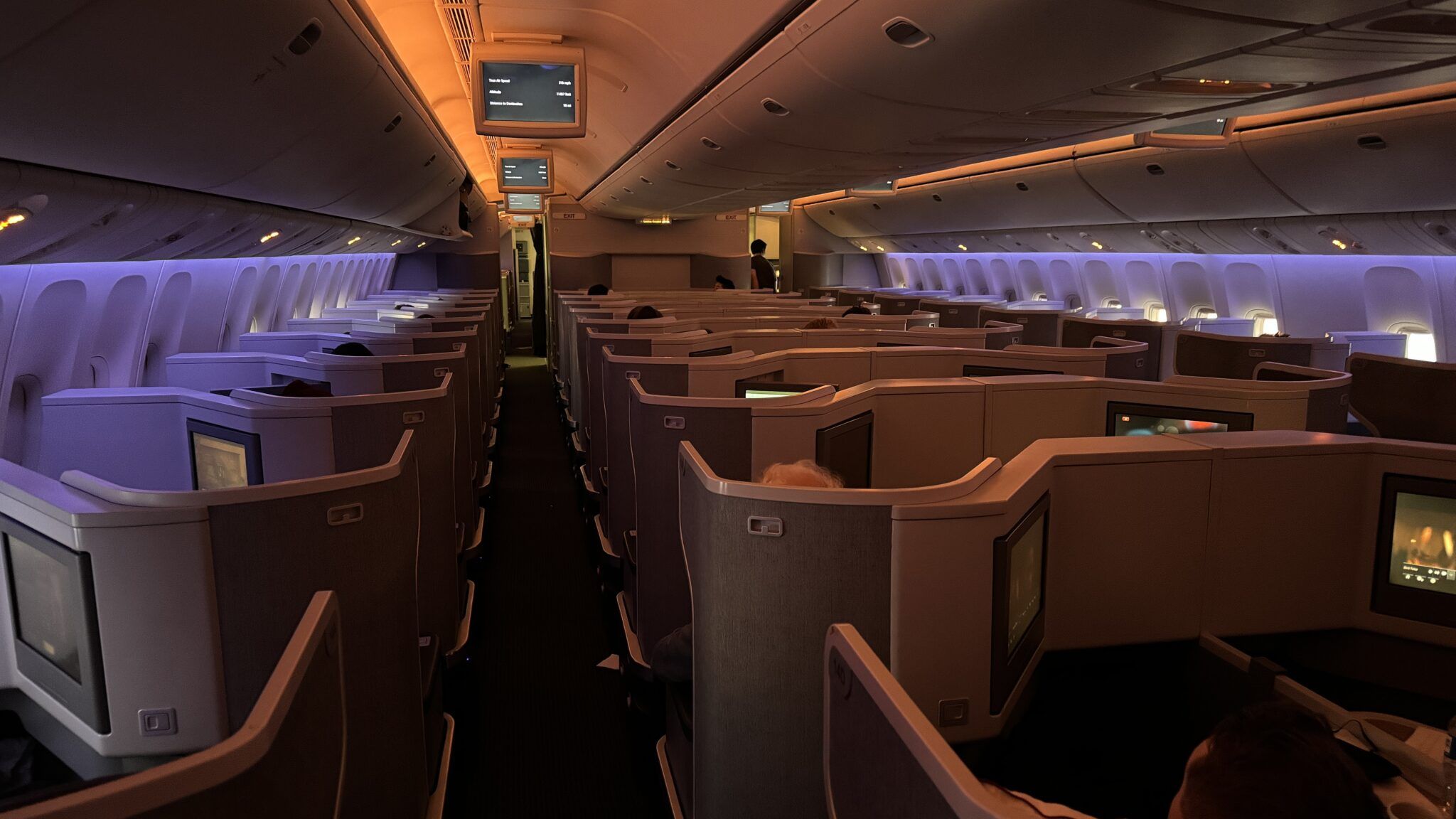 2048x1152 American Airlines Business Class 777