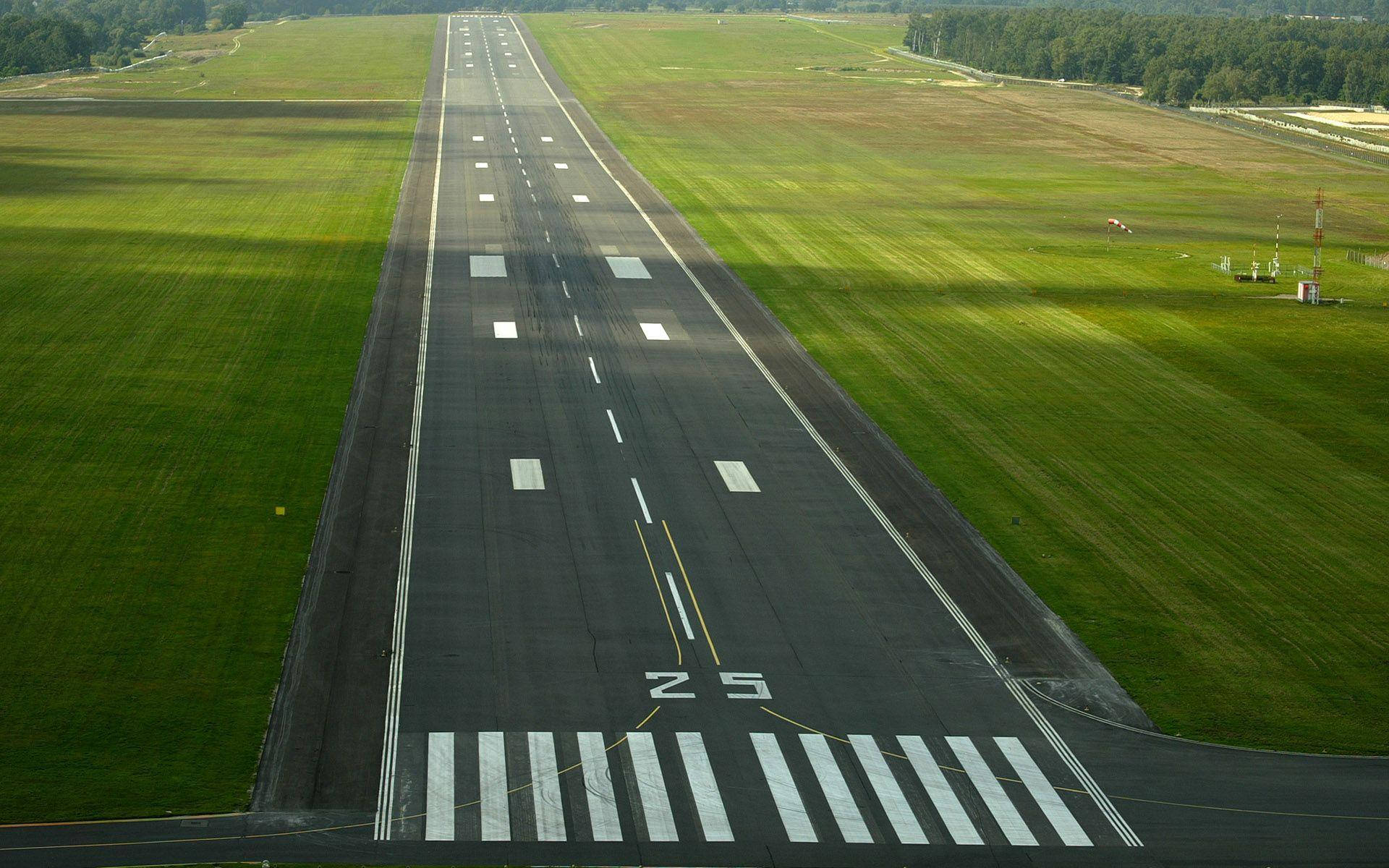 1920x1200 Lovely Airport Runway Wallpaper