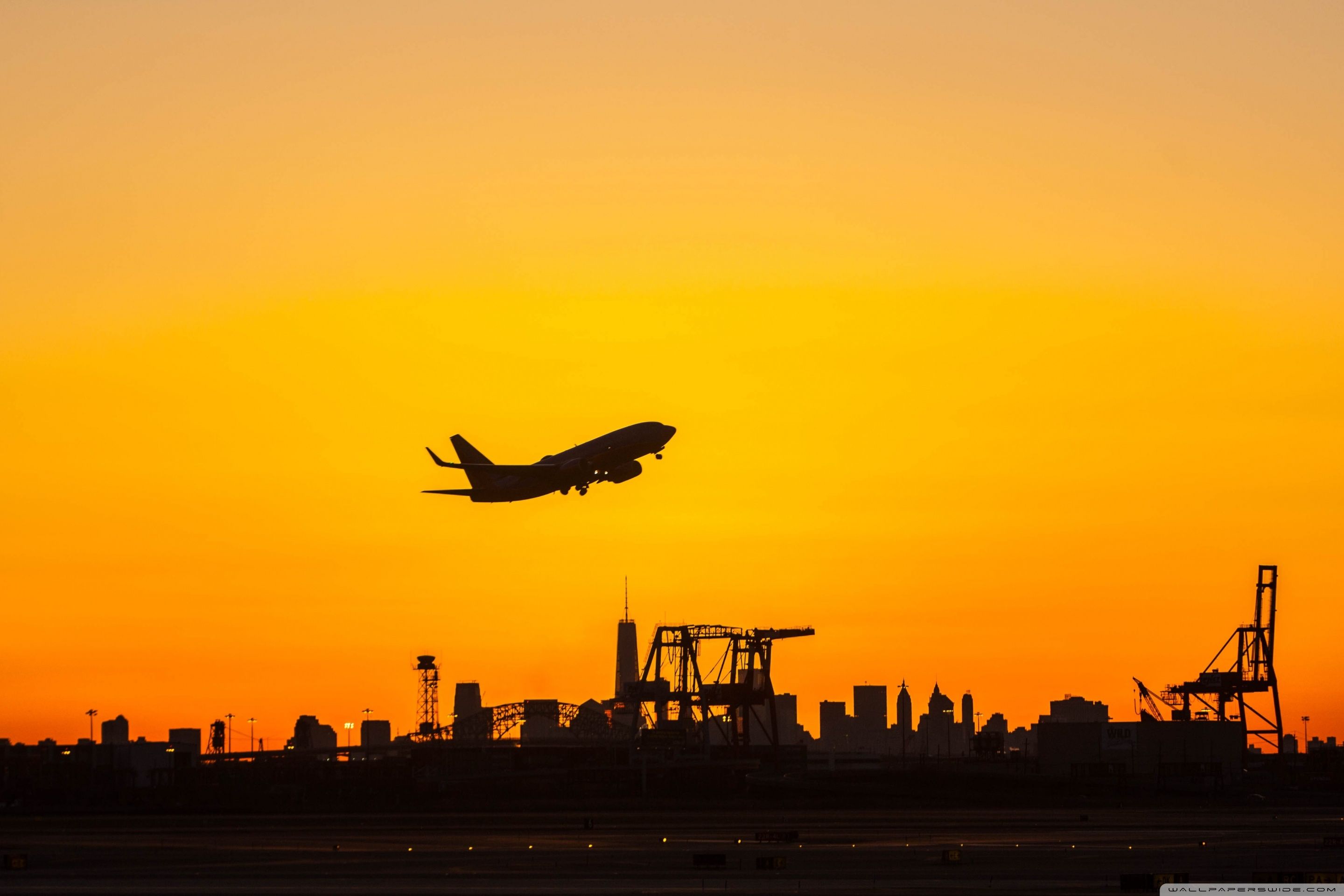 2880x1920 Airport Ultra HD Wallpaper for 4K UHD