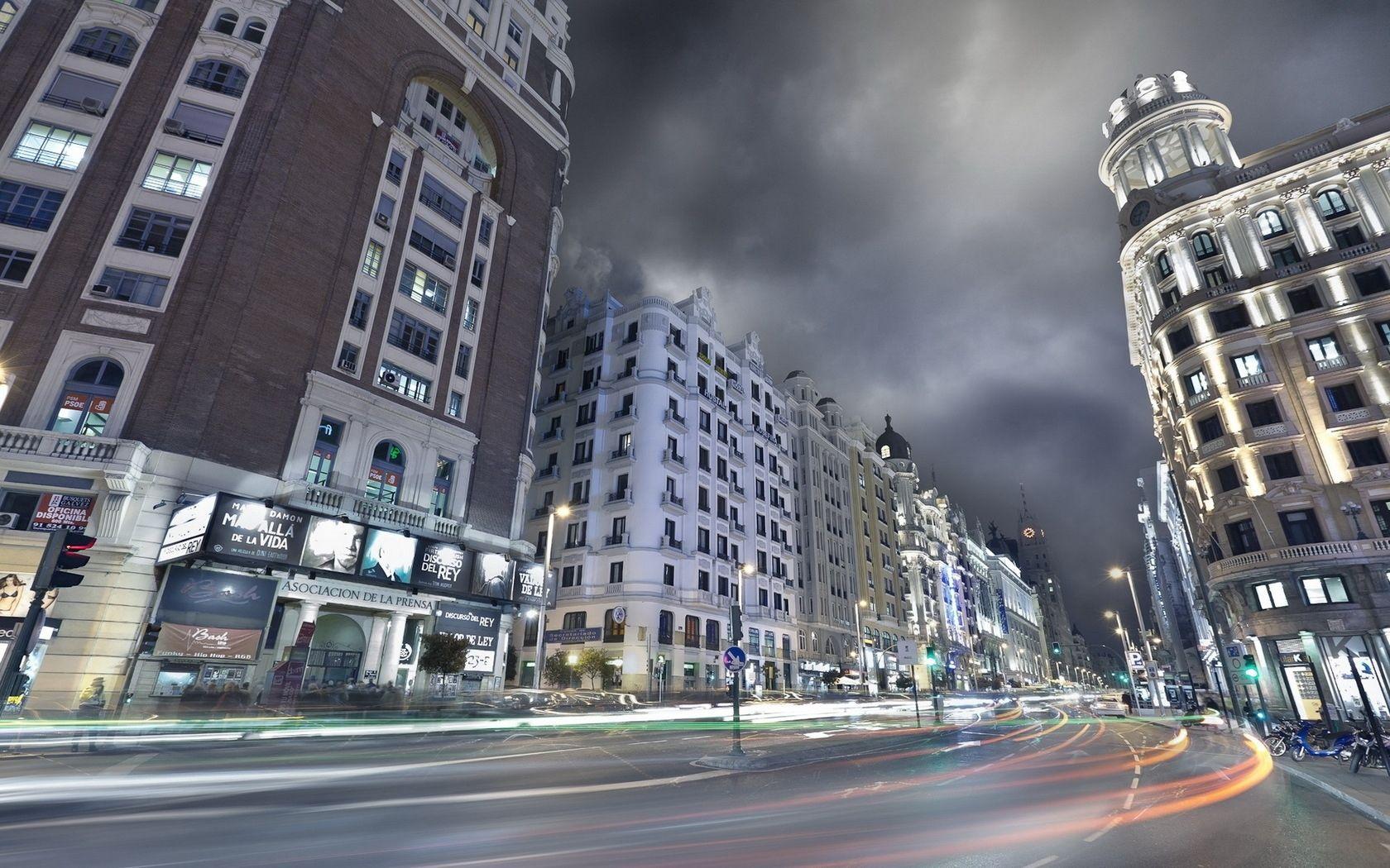 1680x1050 Download wallpaper 1680x1050 street, house, light, madrid HD