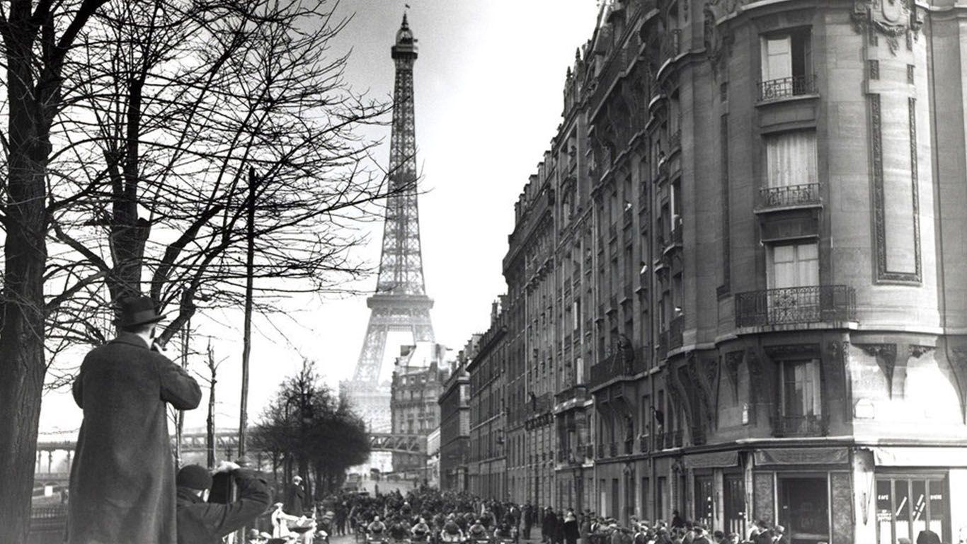 1366x768 Vintage Photo of Paris That Will Give You Hope