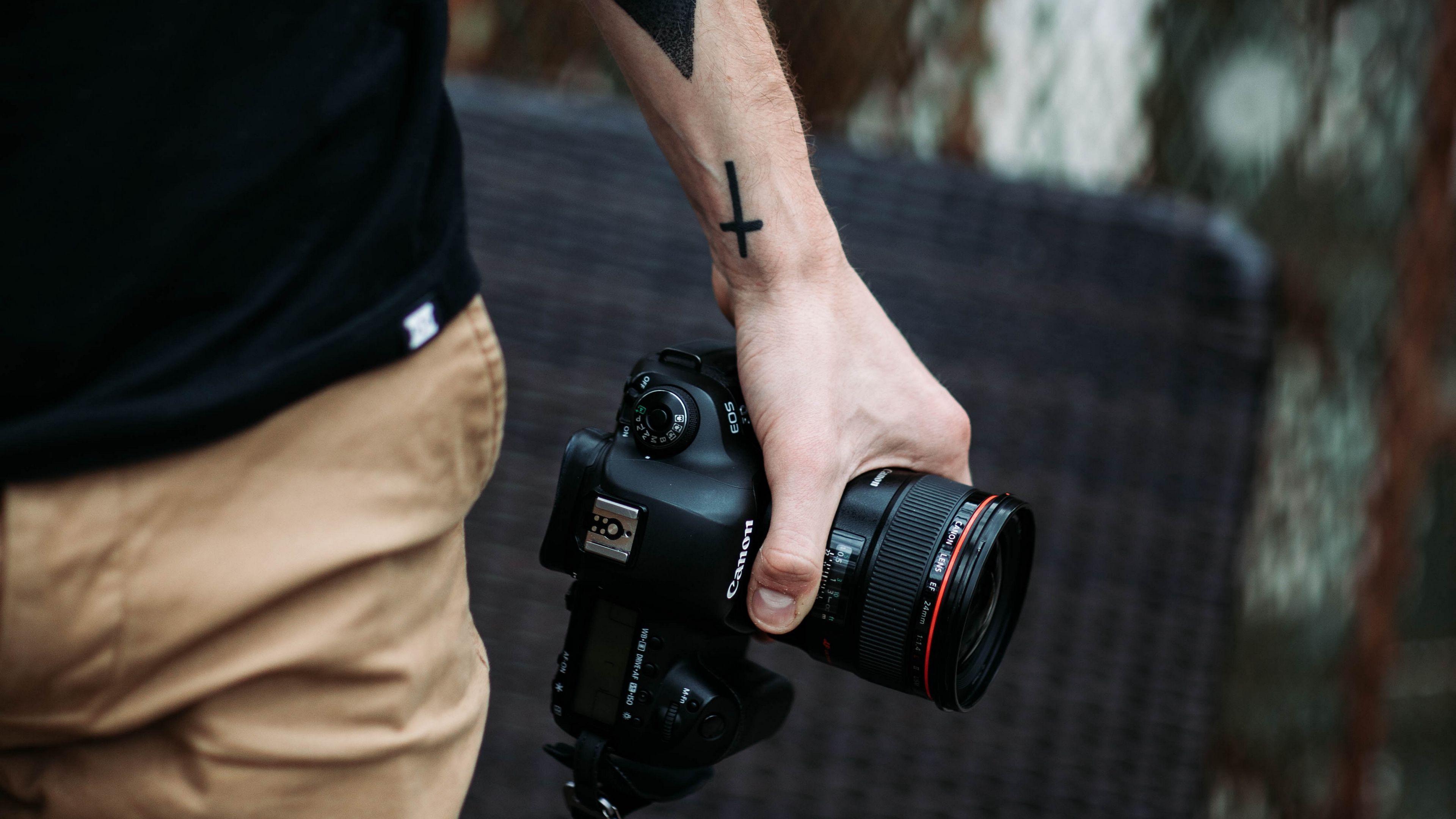 3840x2160 Download wallpaper 3840x2160 camera, hand, tattoo