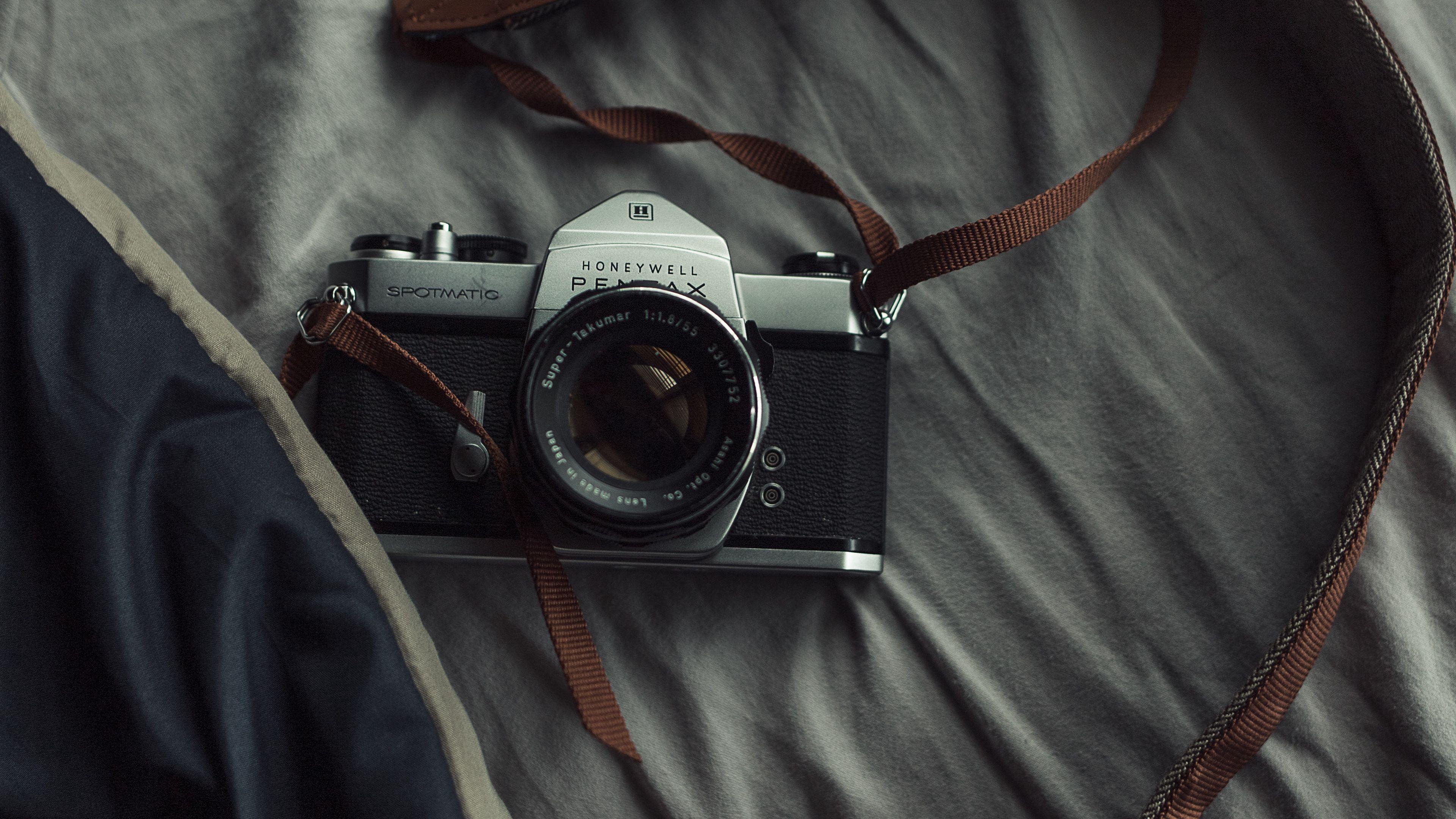 3840x2160 Download wallpaper 3840x2160 camera, lens, strap