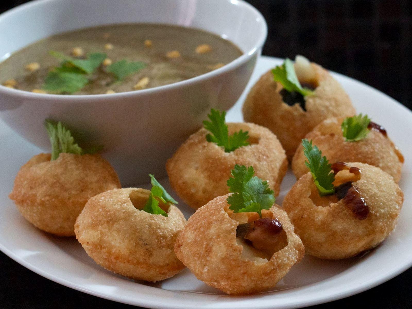 1600x1200 Street Food of India: The Happy Family of Gol Gappas, Paani