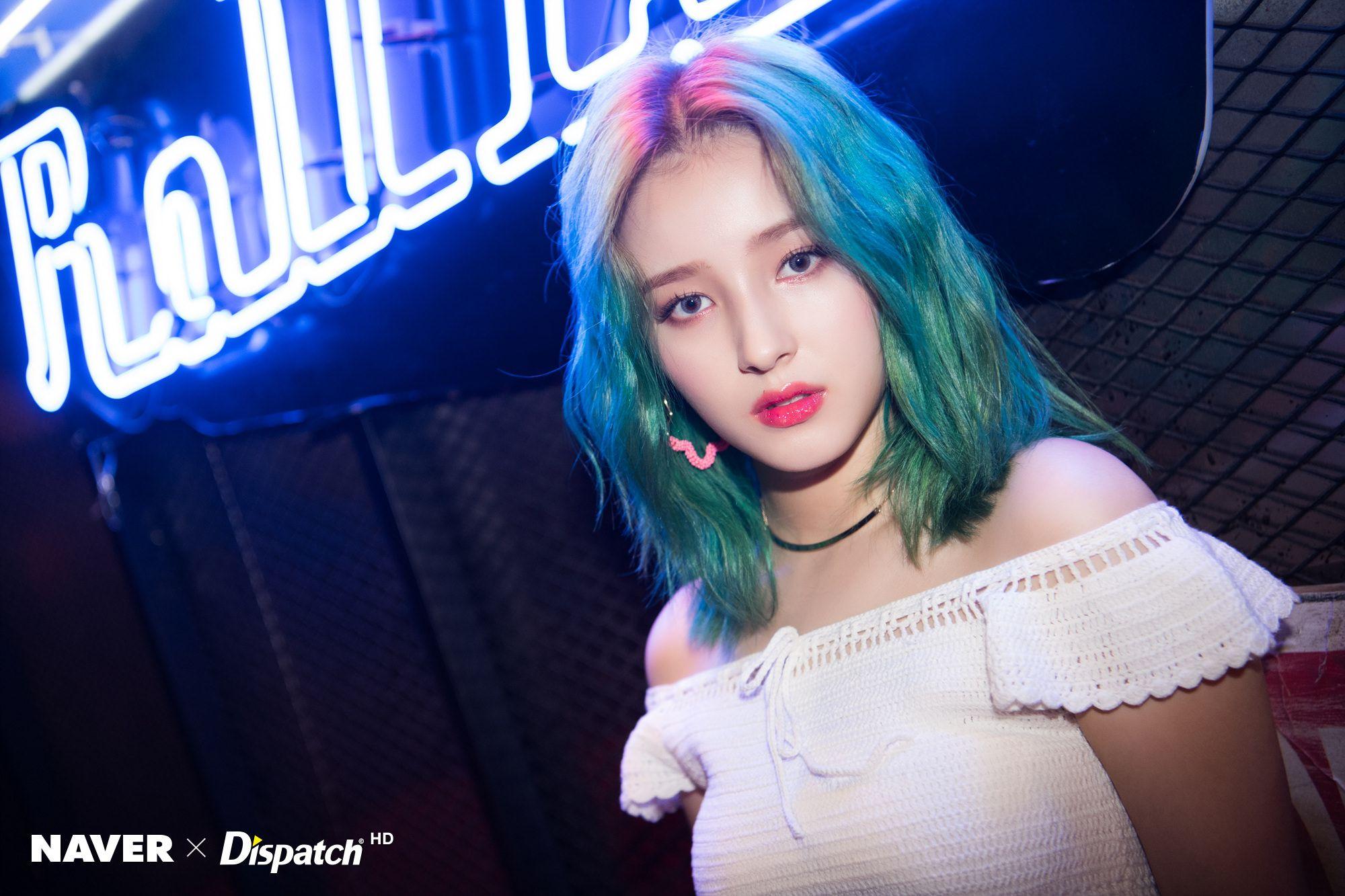 2000x1333 MOMOLAND Archives Pop Database