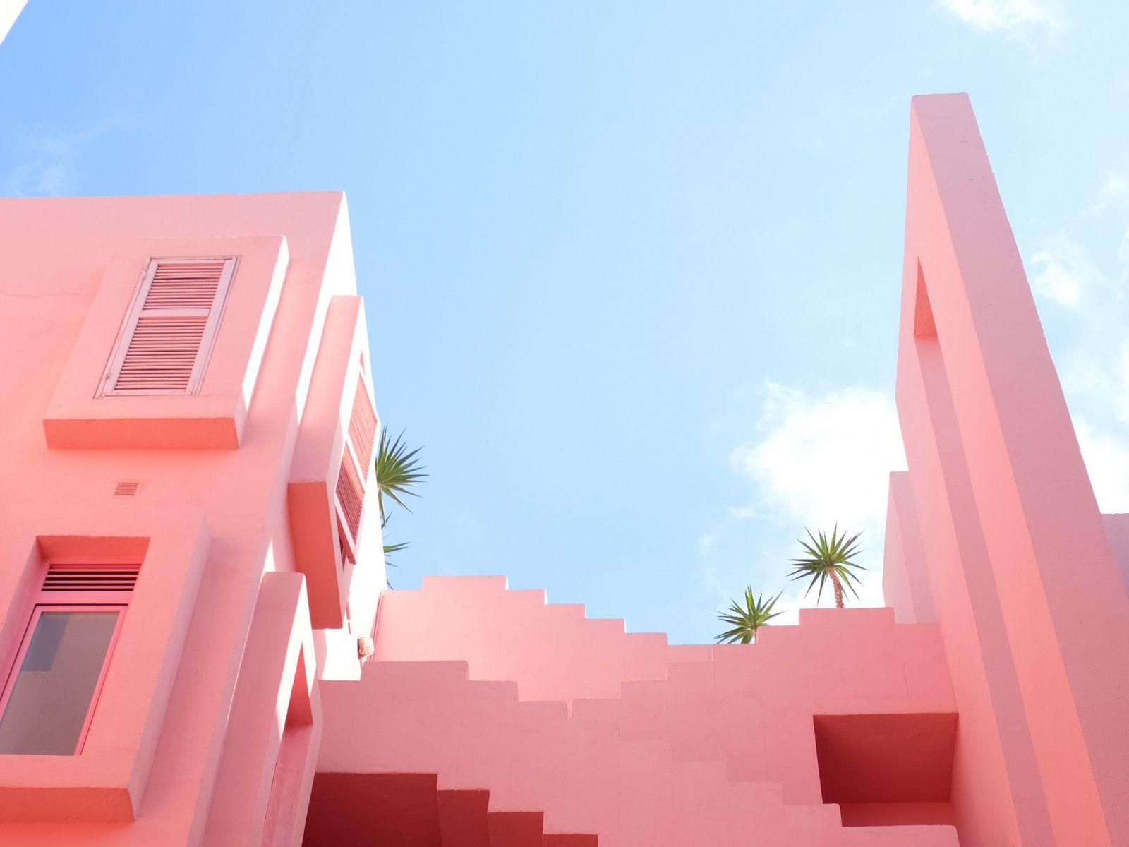 1600x1200 Download wallpaper 1600x1200 facade, pastel, summer, sky