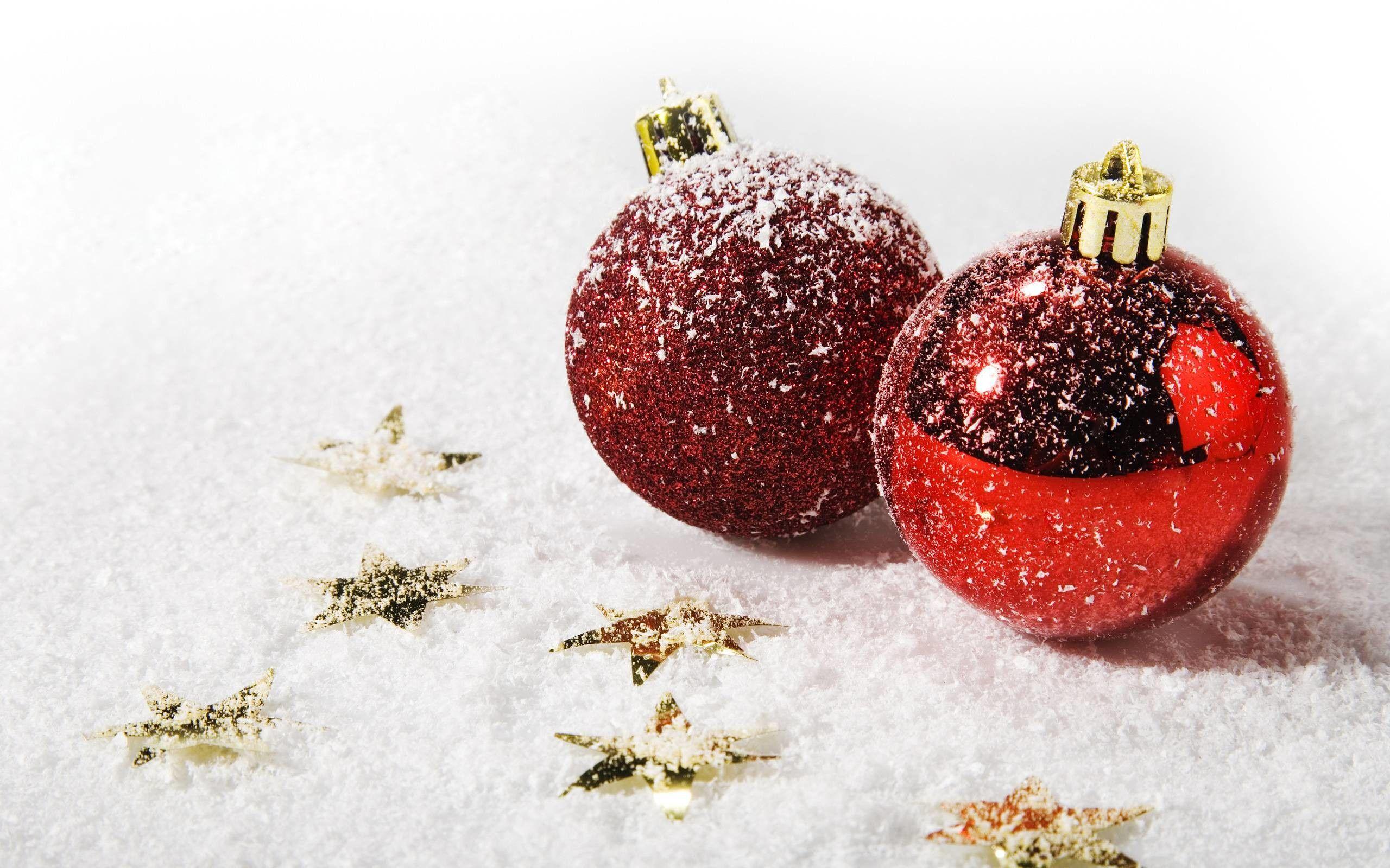2560x1600 Christmas Balls Wallpaper