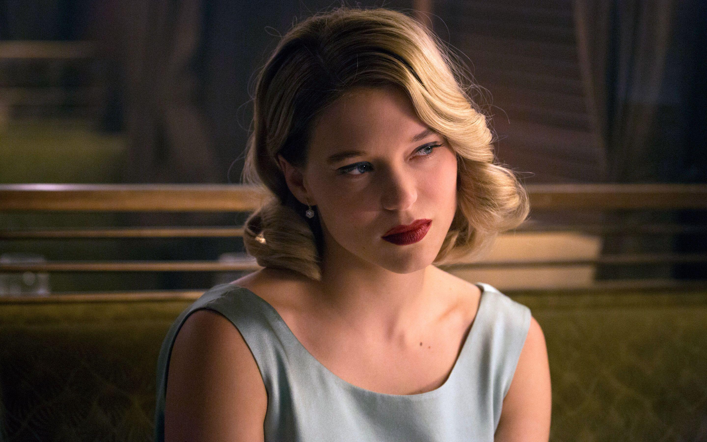 2880x1800 Lea Seydoux in Spectre Wallpaper