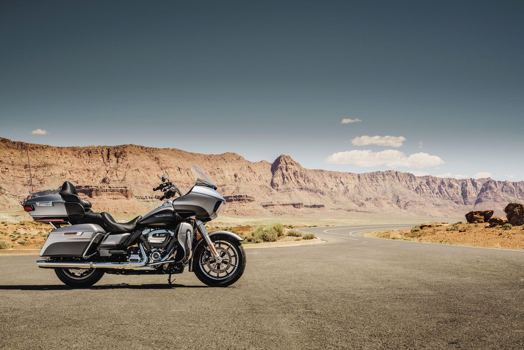 2017x1345 Harley Davidson Road Glide Ultra HD Wallpaper