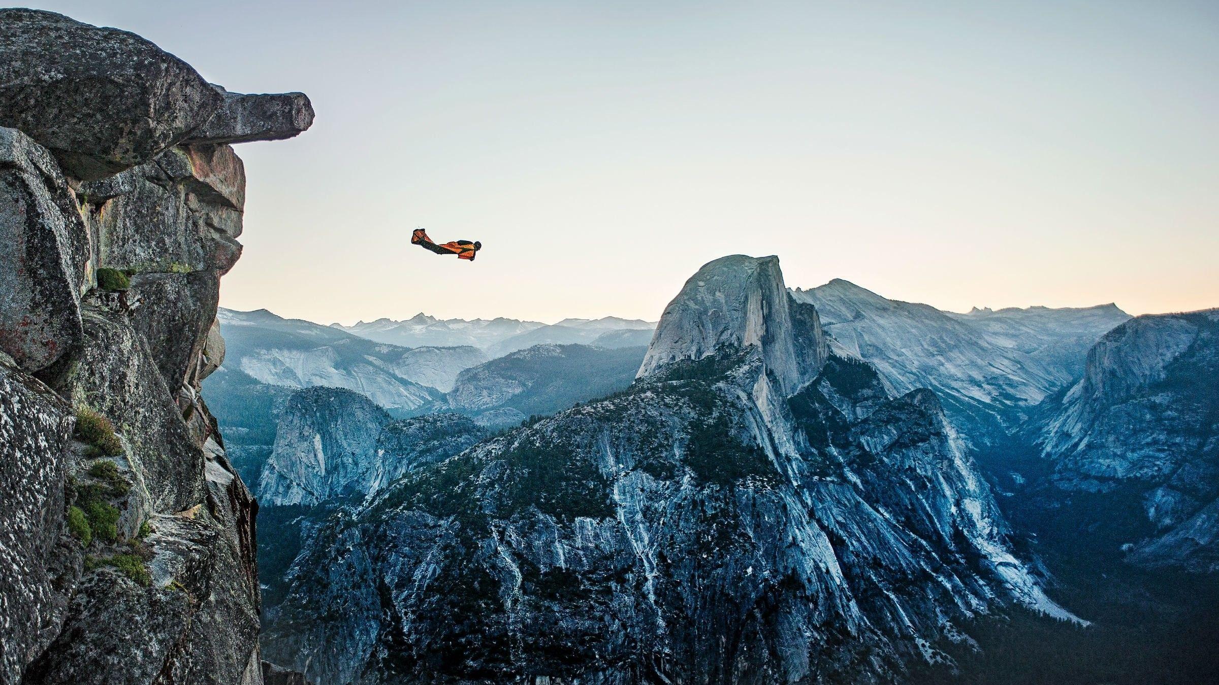 2400x1350 Parachute Wallpaper