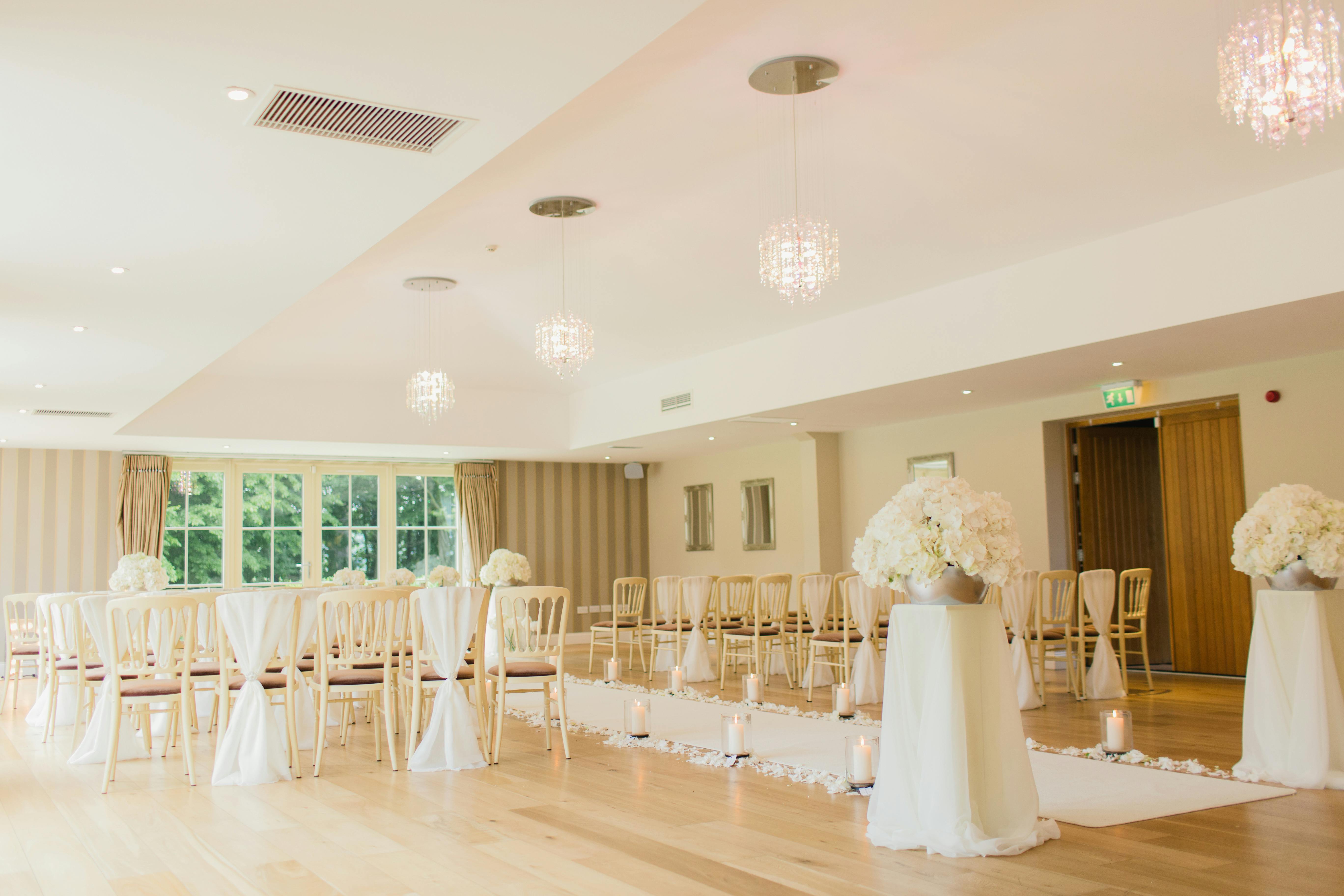 5472x3648 Dining Hall Interior · Free