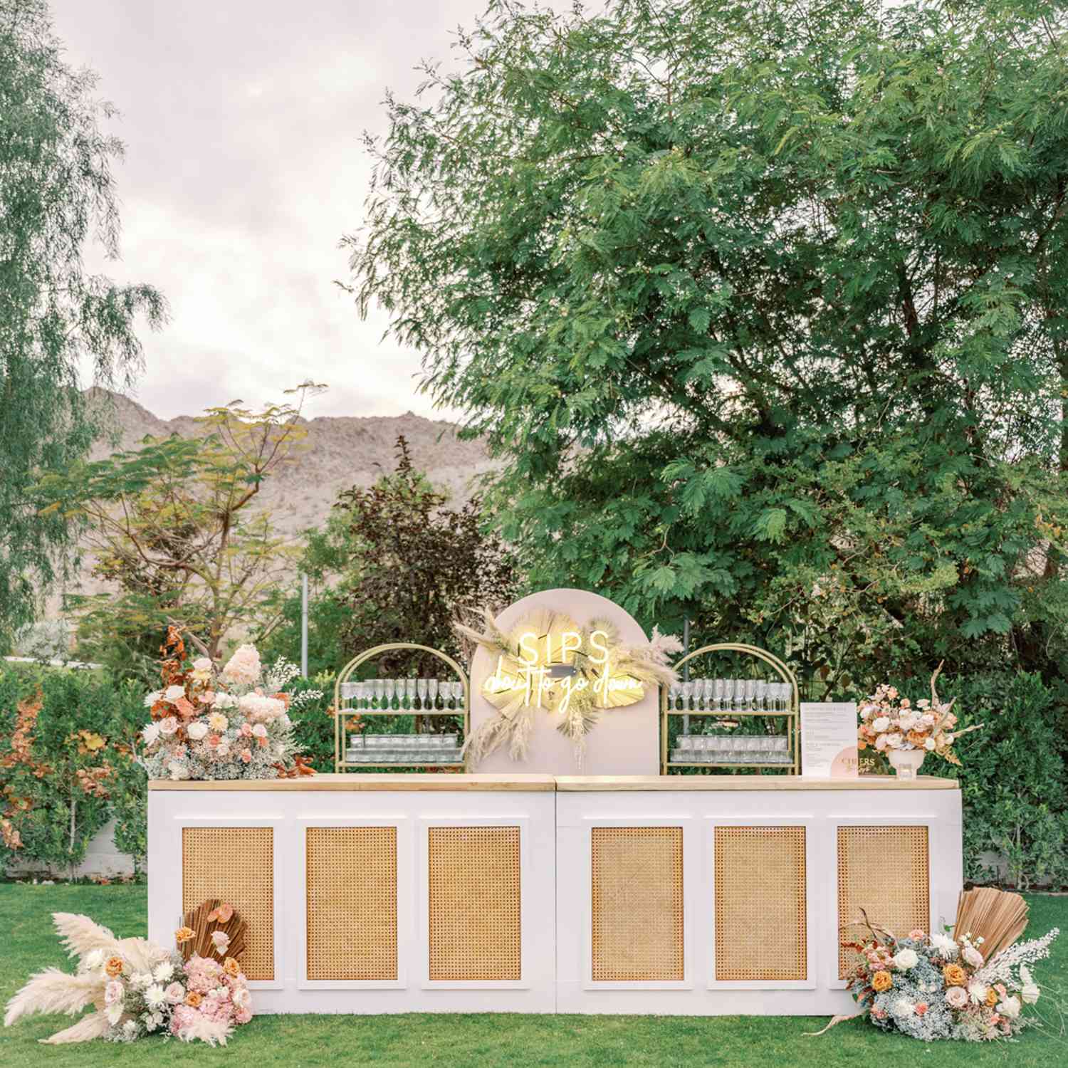 1500x1500 Bar Décor Ideas for Your Wedding
