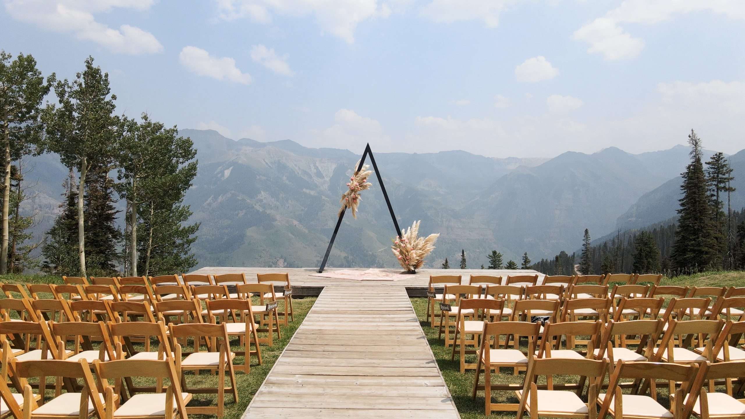 2560x1440 Wedding Deck Venues in the Rocky
