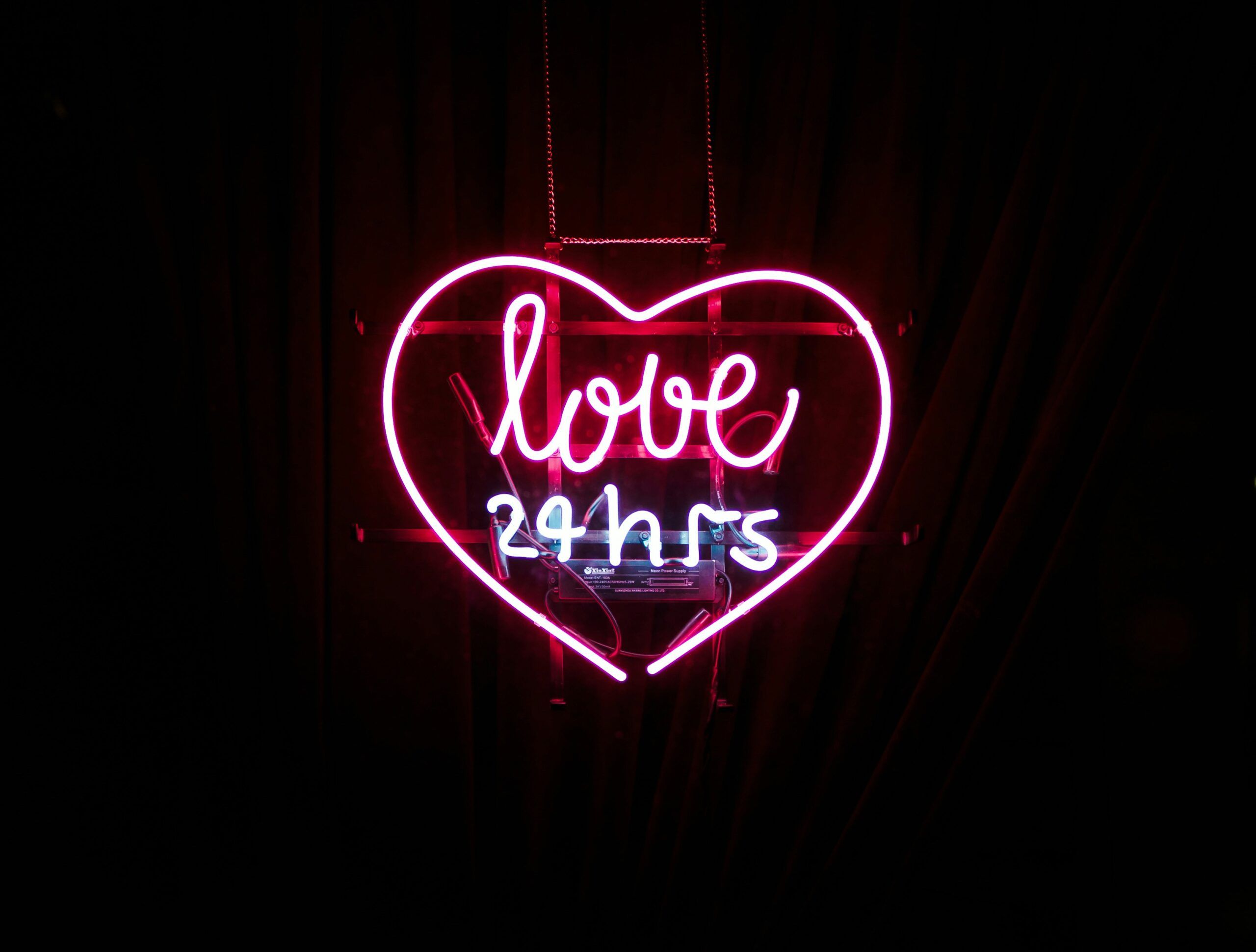 2560x1941 Love 24 7