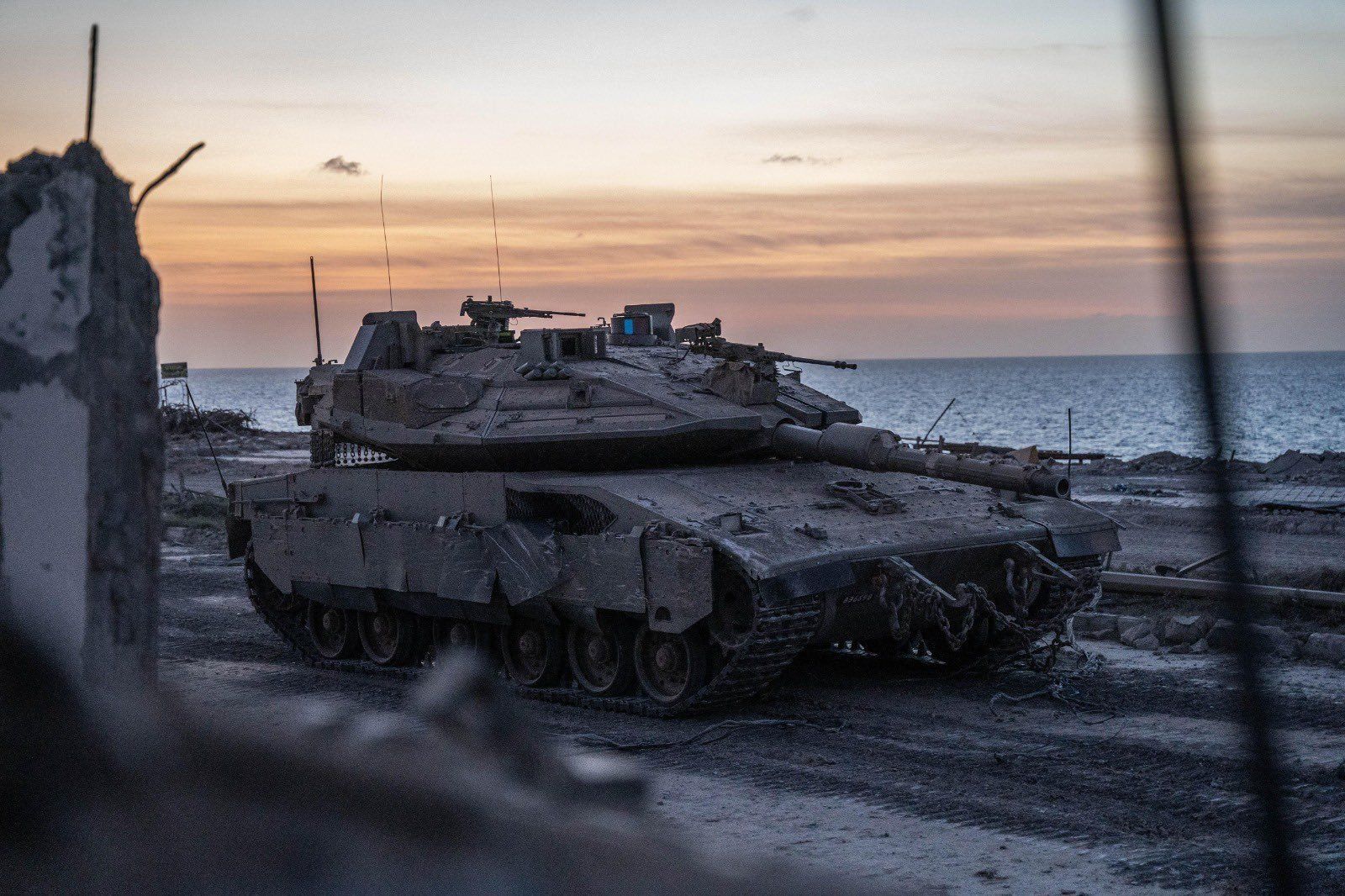 1600x1066 Merkava Mk4 tank on the coast of Gaza