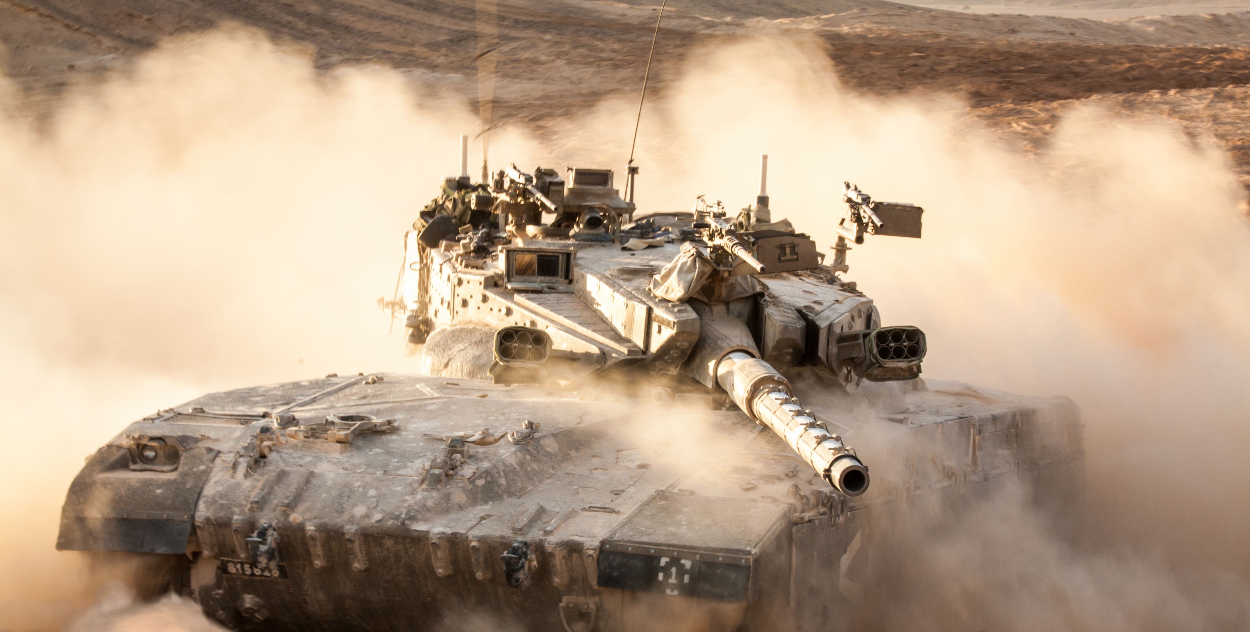 4272x2159 Wallpaper dust, tank, combat, main