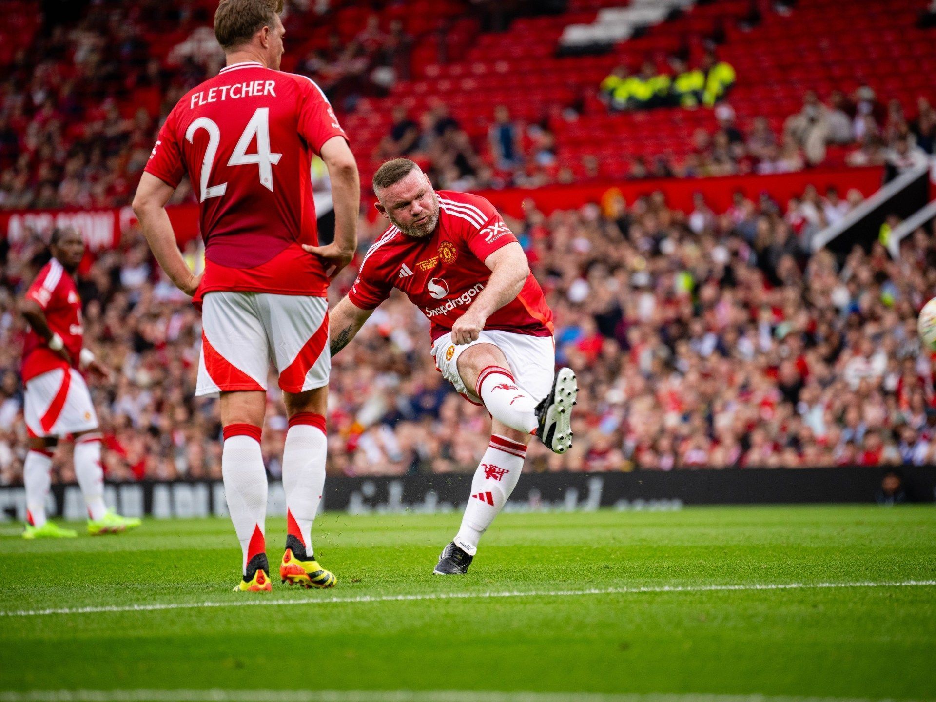 1920x1440 Wayne Rooney mocks himself after