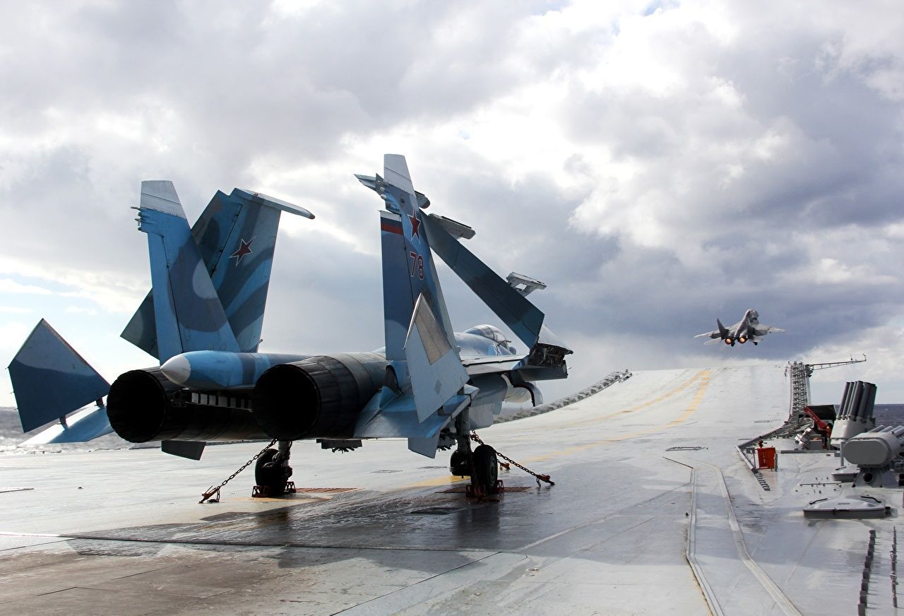 1280x872 SU 33 Folded Wings Position