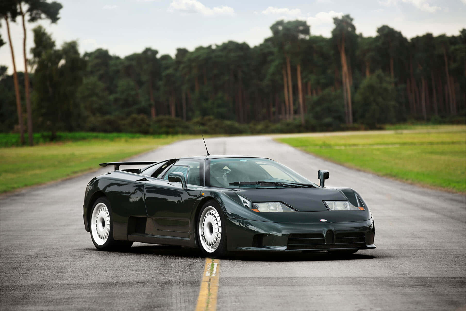 1920x1281 Download Sleek Bugatti EB110 in a