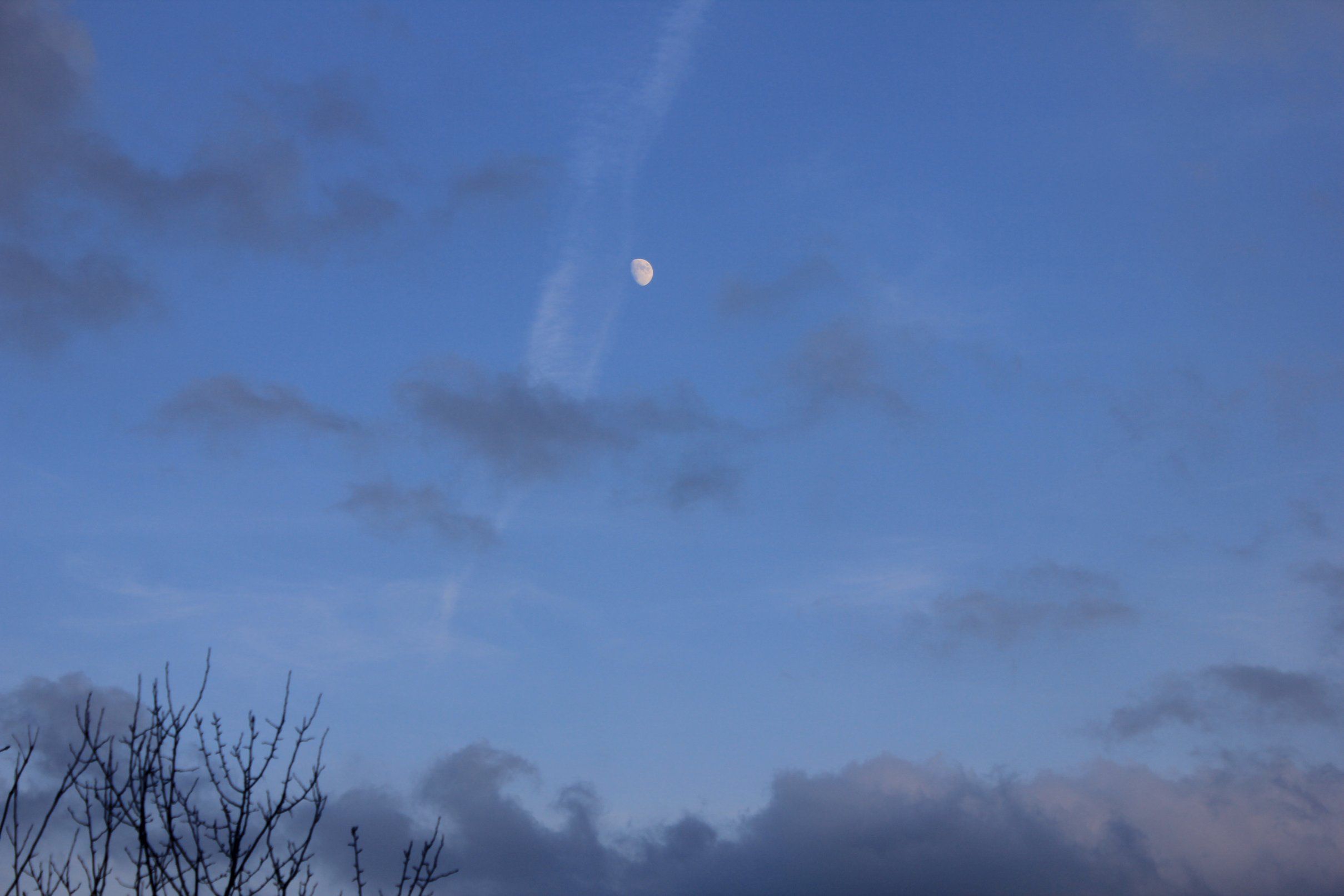 2419x1613 Clear night sky with moon in Blue Mound