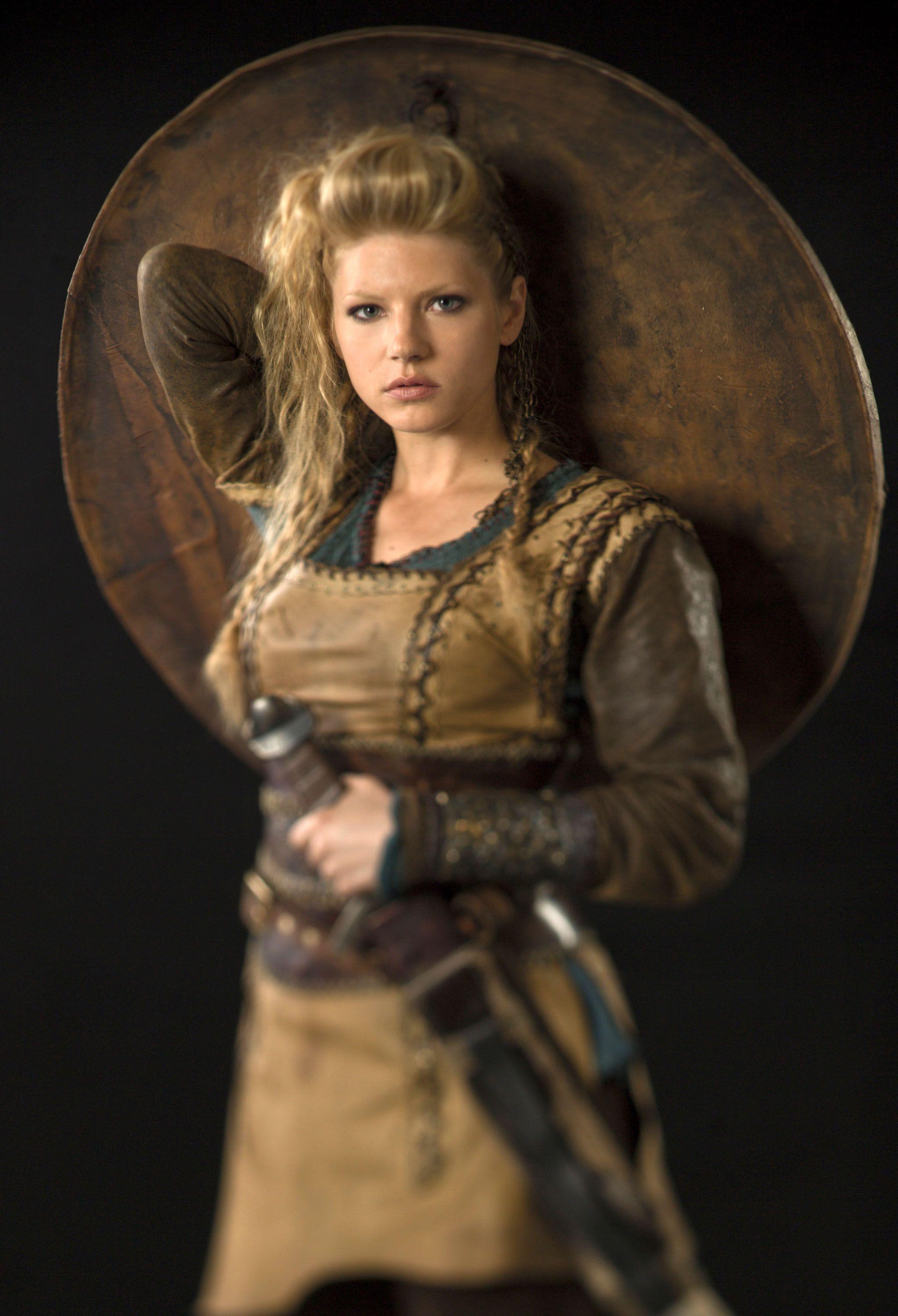 2046x3000 Katheryn Winnick VIKINGS Interview