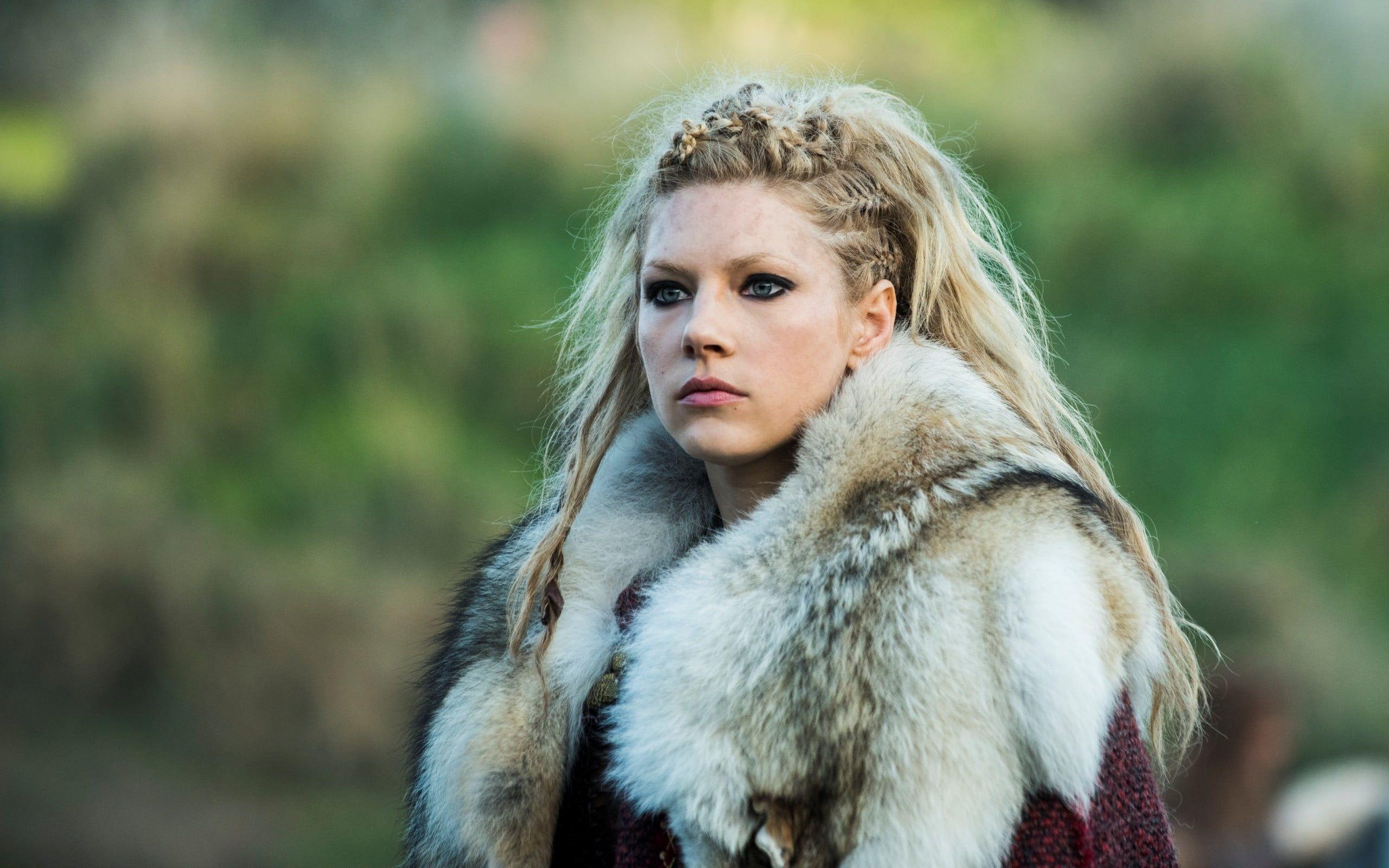 2560x1600 Closeup photography of woman from the Vikings TV series