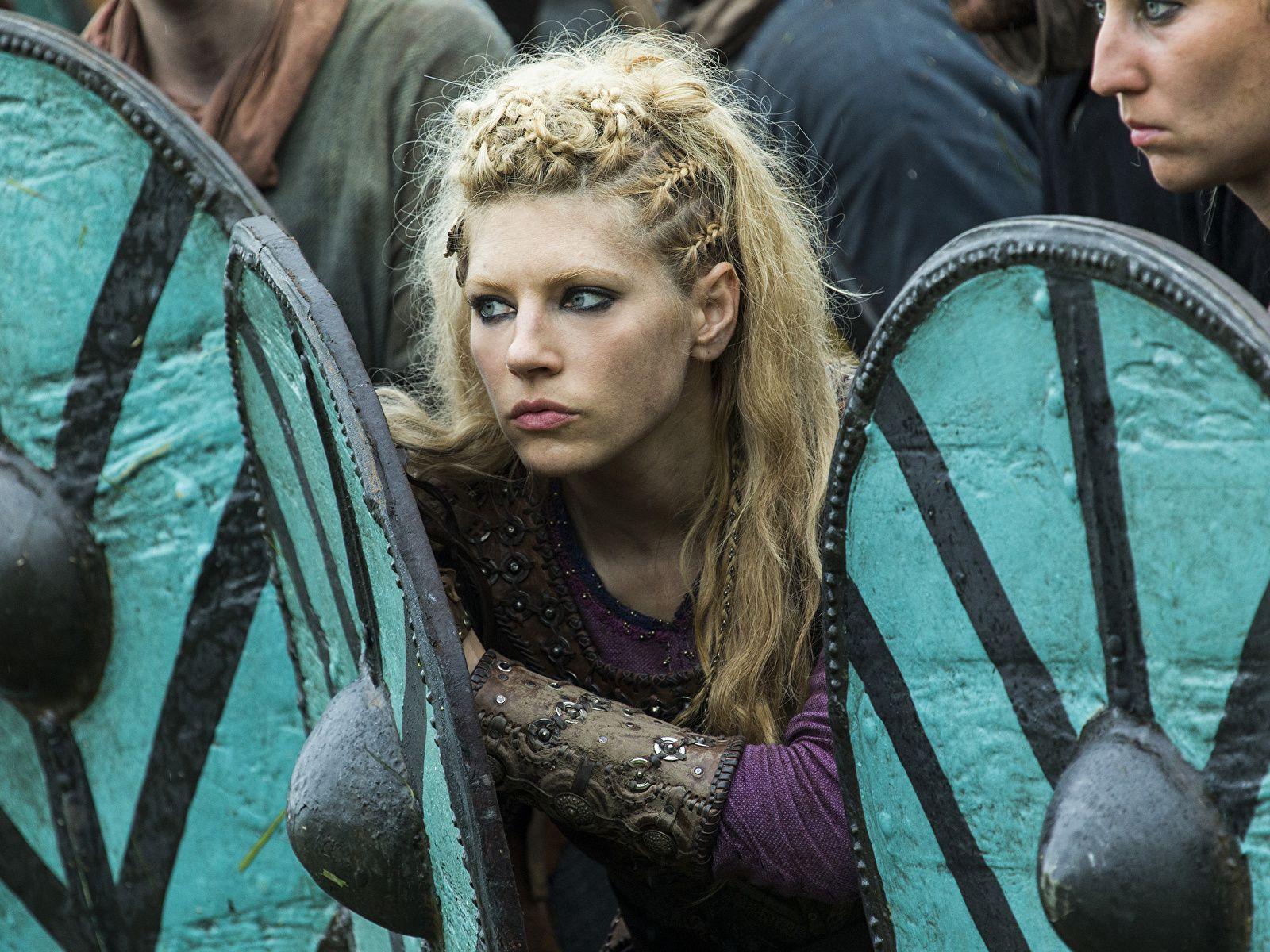 1600x1200 Photo Katheryn Winnick Shield viking Blonde girl Lagertha