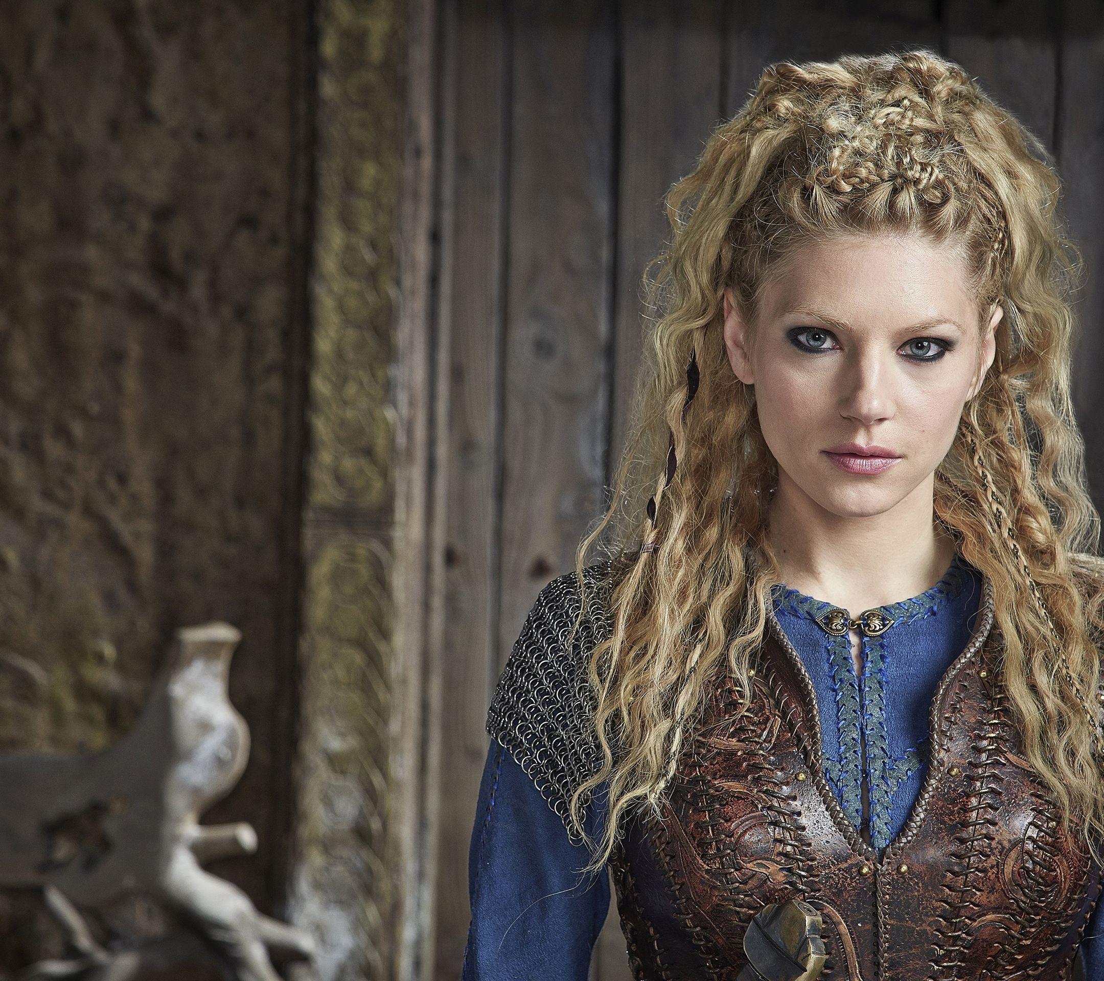 2160x1920 Lagertha with curly hair Mobile Wallpaper 22787