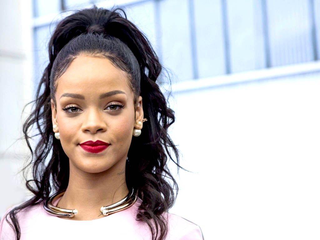 1024x768 Rhianna Wallpaper
