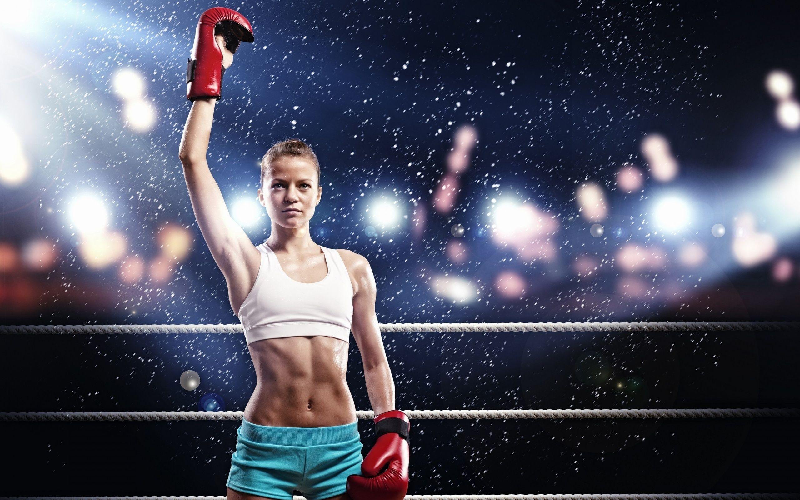2560x1600 Muscular Boxing Girl wallpaper