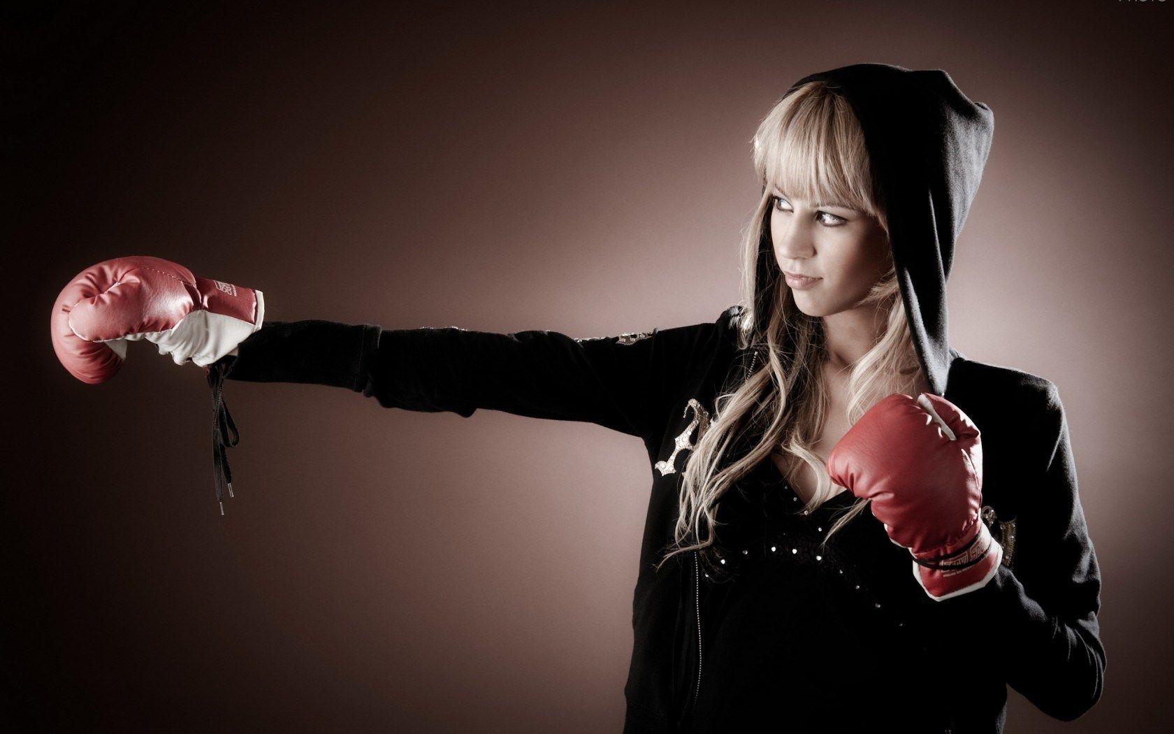 1680x1050 Blonde Girl Boxing Gloves wallpaperx1050