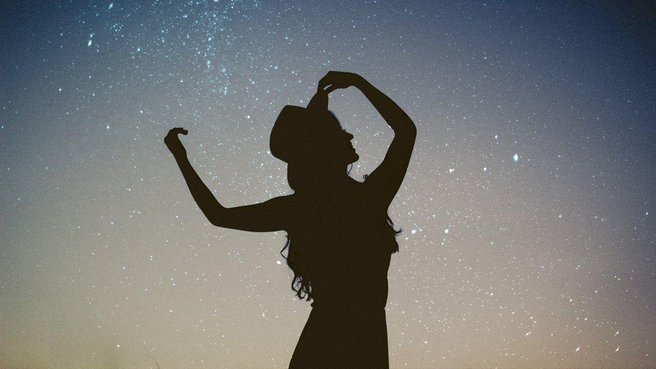 1280x720 silhouette, girl, starry sky wallpaper. silhouette, girl